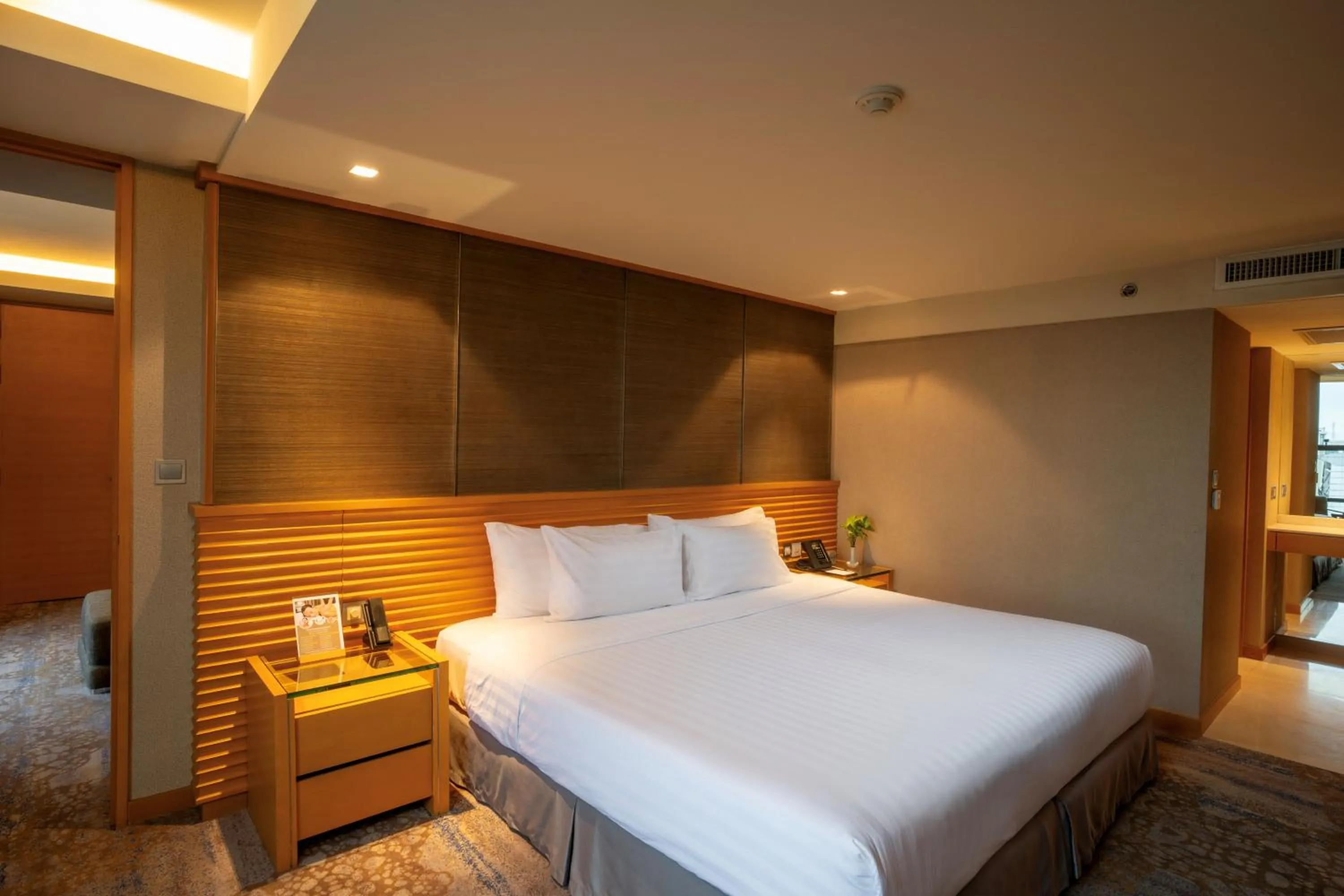 Bed in Lao Plaza Hotel