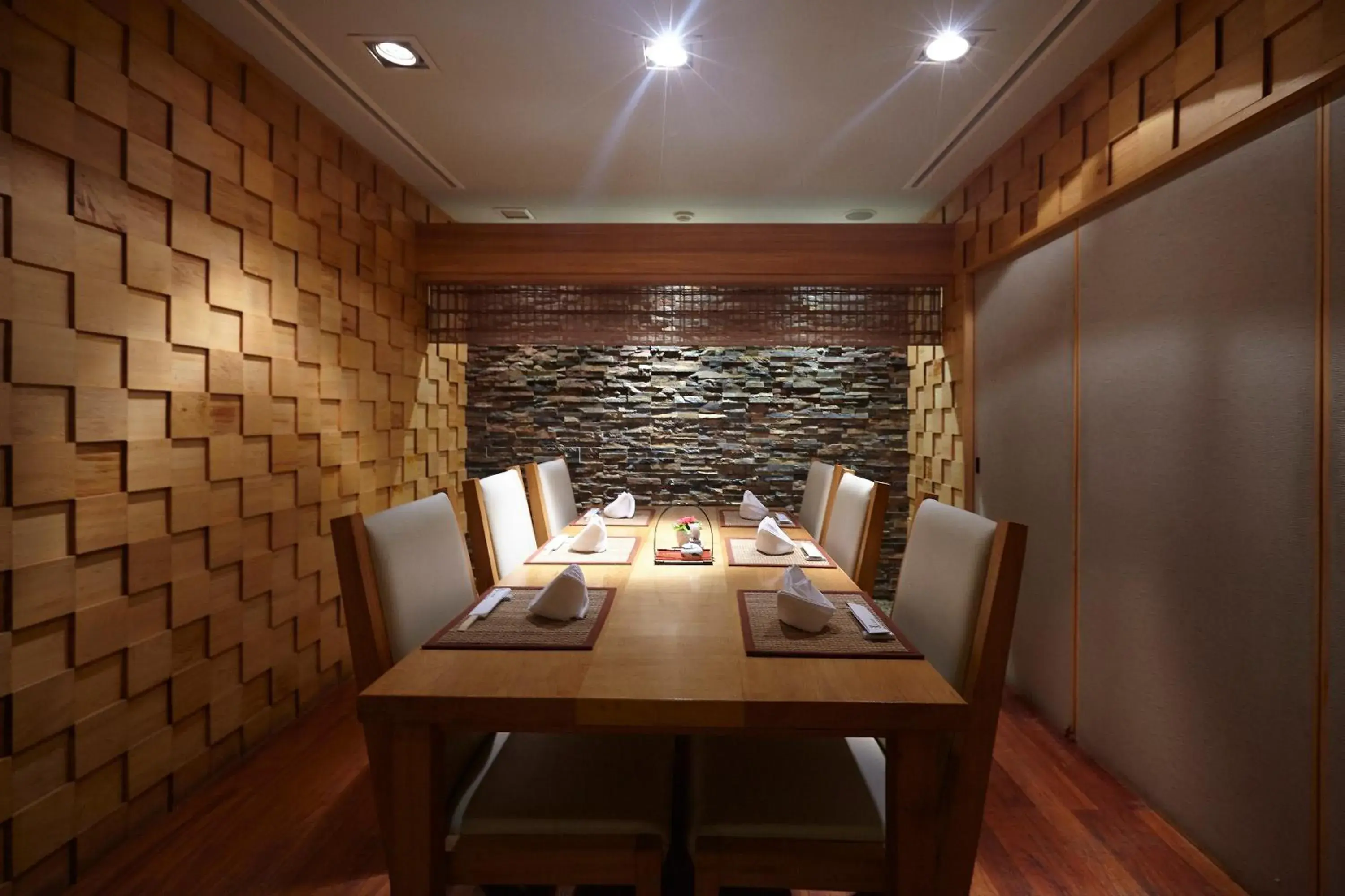 Restaurant/places to eat in Lao Plaza Hotel Restaurant/places to eat in Lao Plaza Hotel