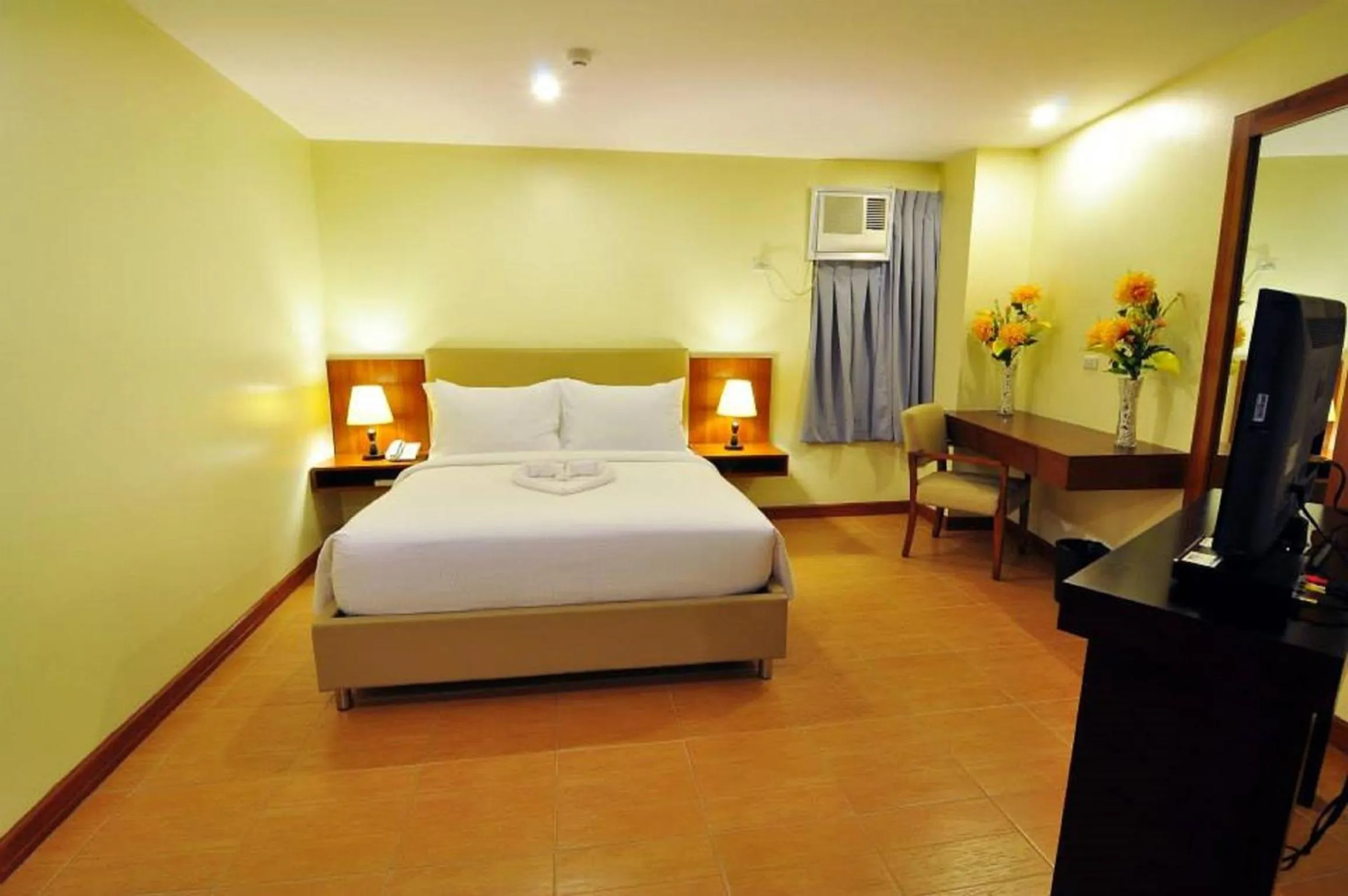 Photo of the whole room, Bed in The Well Hotel