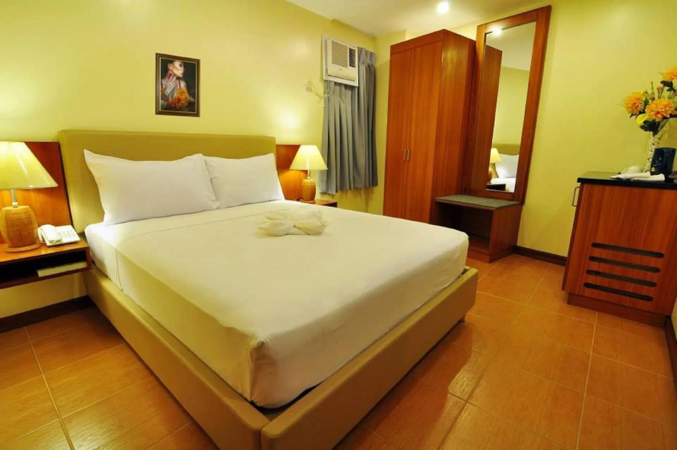 Photo of the whole room, Bed in The Well Hotel