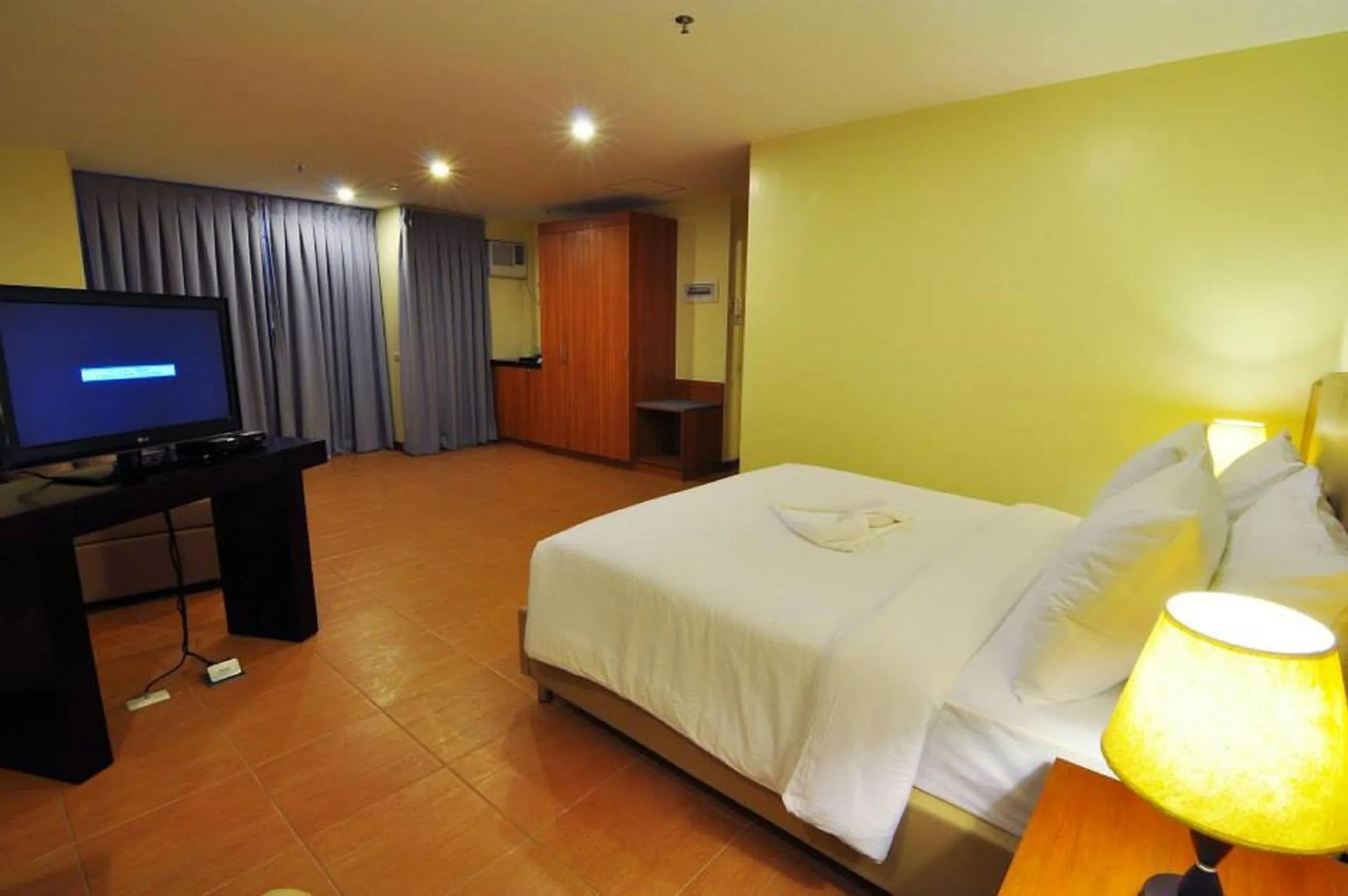 Photo of the whole room, Bed in The Well Hotel