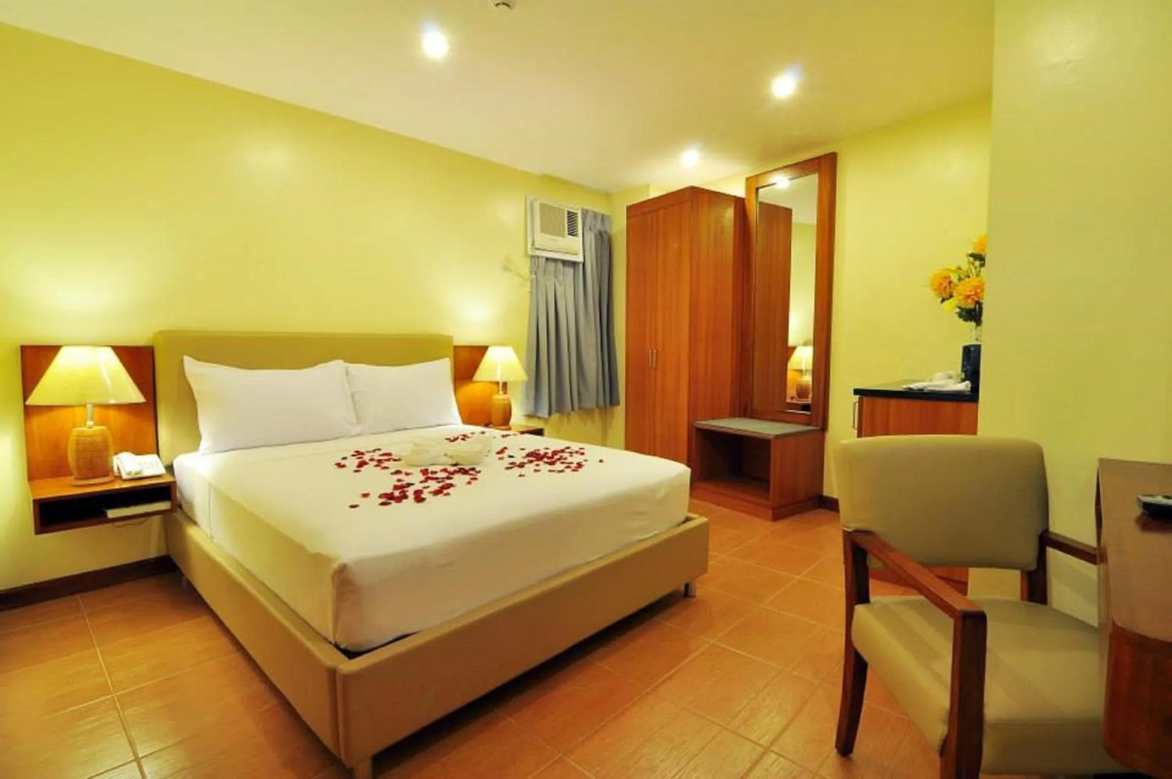 Photo of the whole room, Bed in The Well Hotel