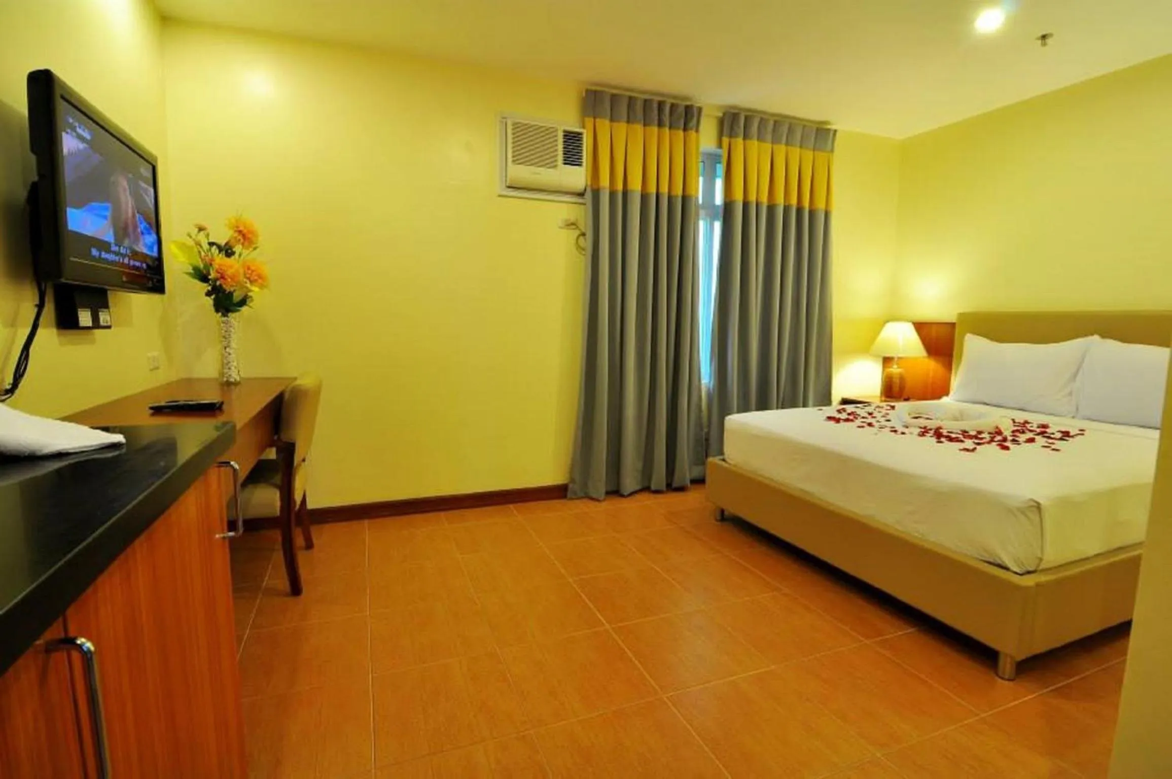 Photo of the whole room, Bed in The Well Hotel