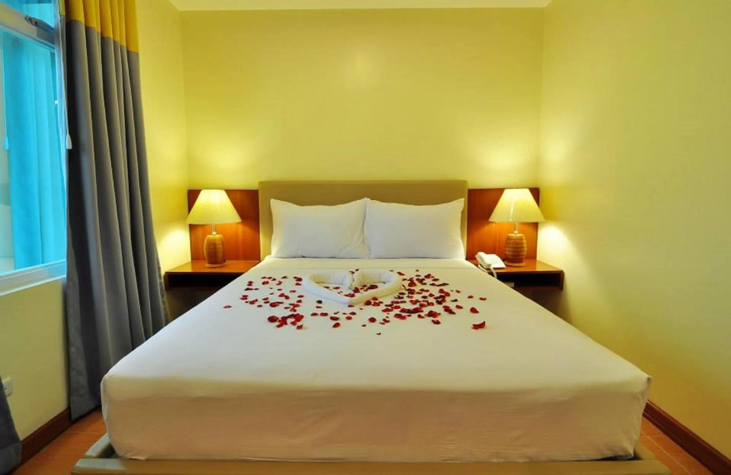 Photo of the whole room, Bed in The Well Hotel