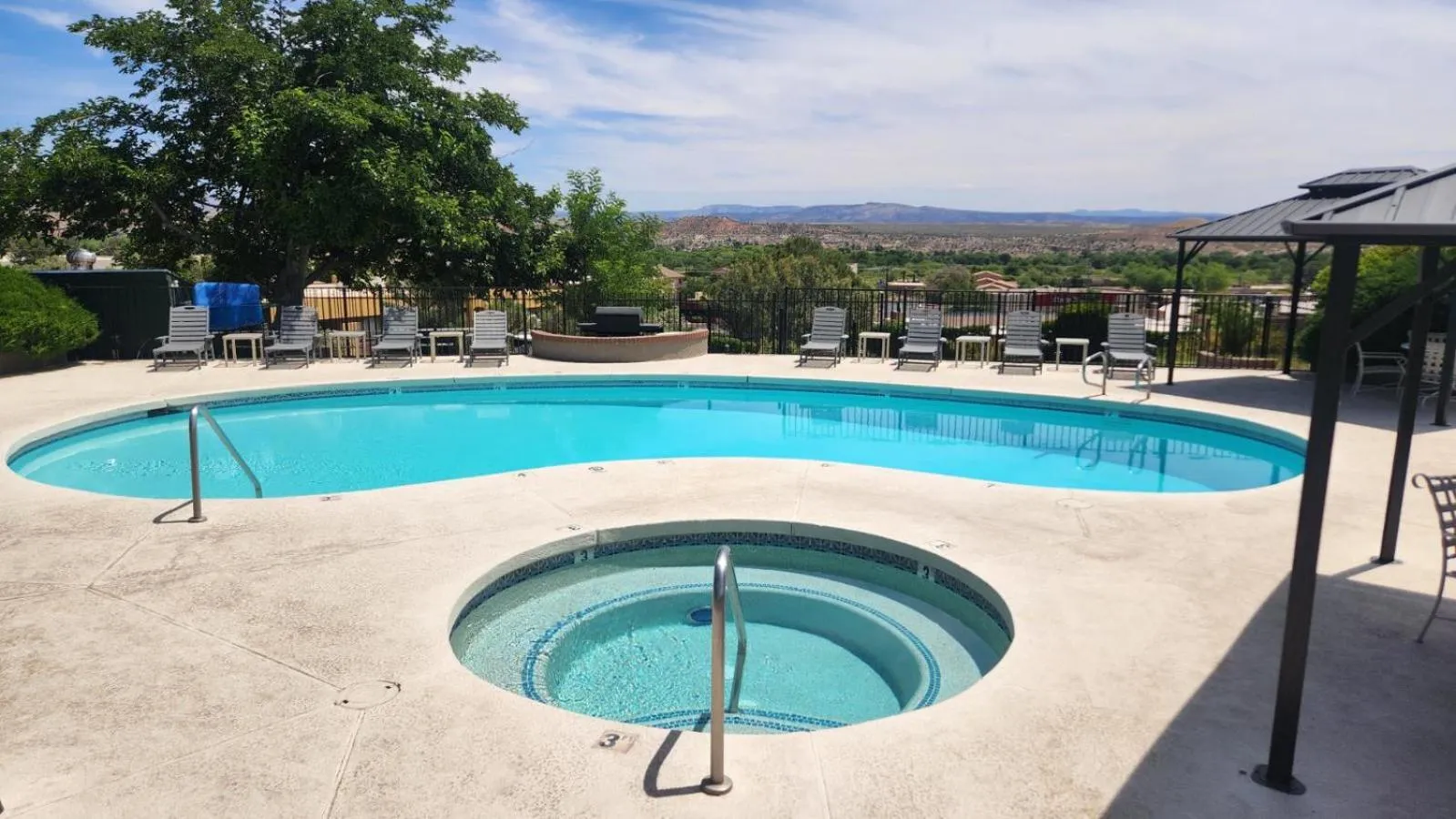 Swimming pool in The View Motel