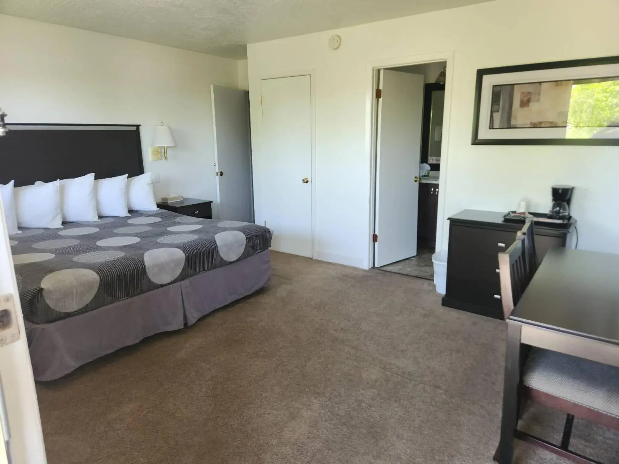 Deluxe King Room in The View Motel Deluxe King Room in The View Motel