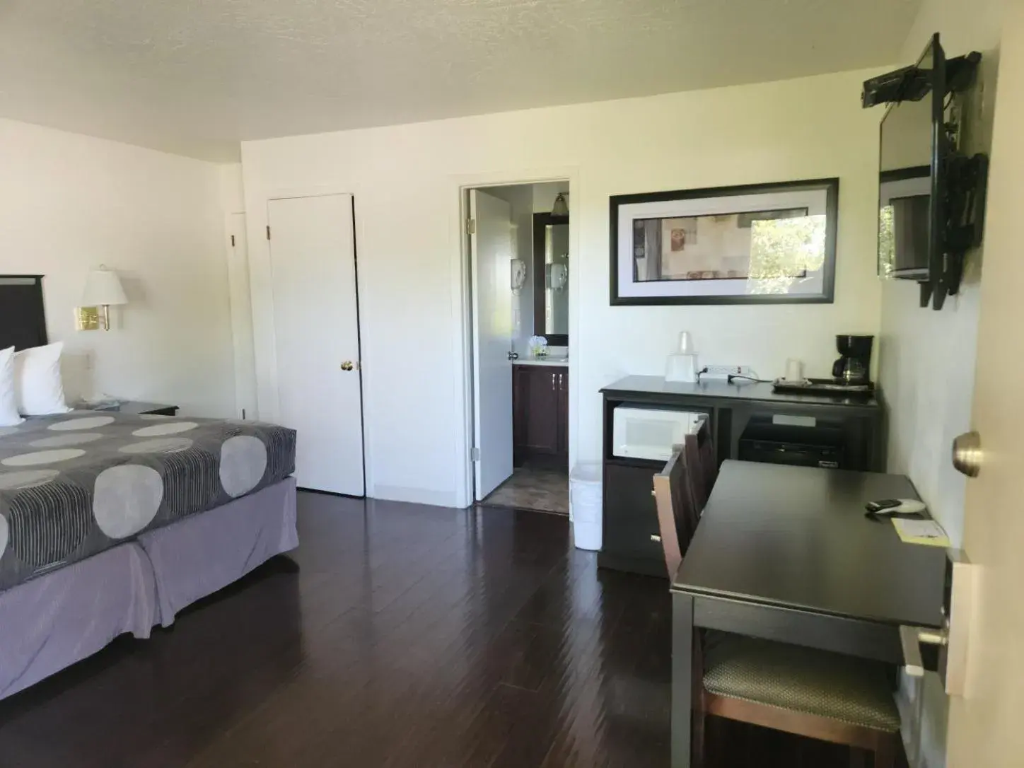 King Room in The View Motel King Room in The View Motel