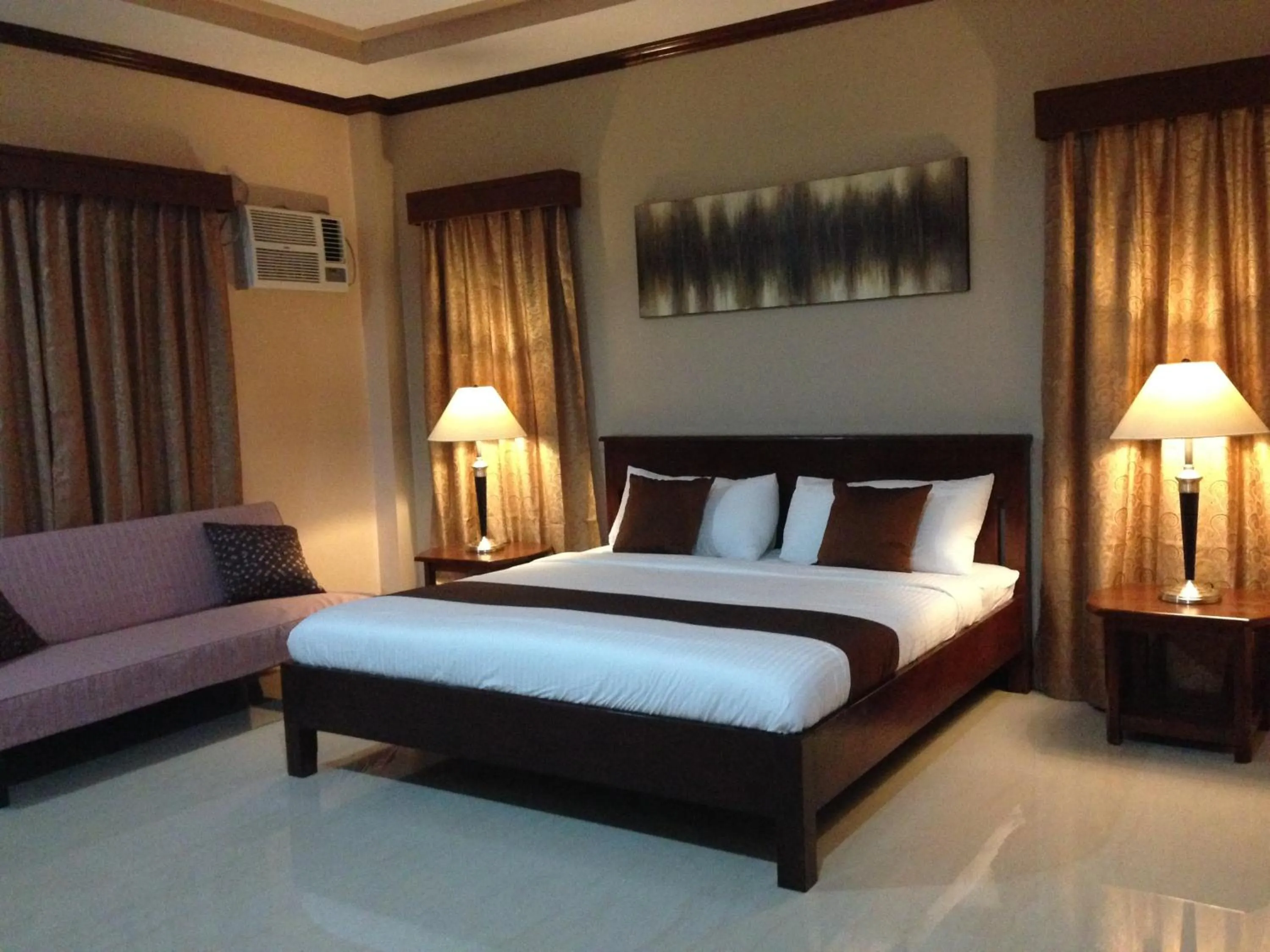 Photo of the whole room, Bed in Malapascua Starlight Resort