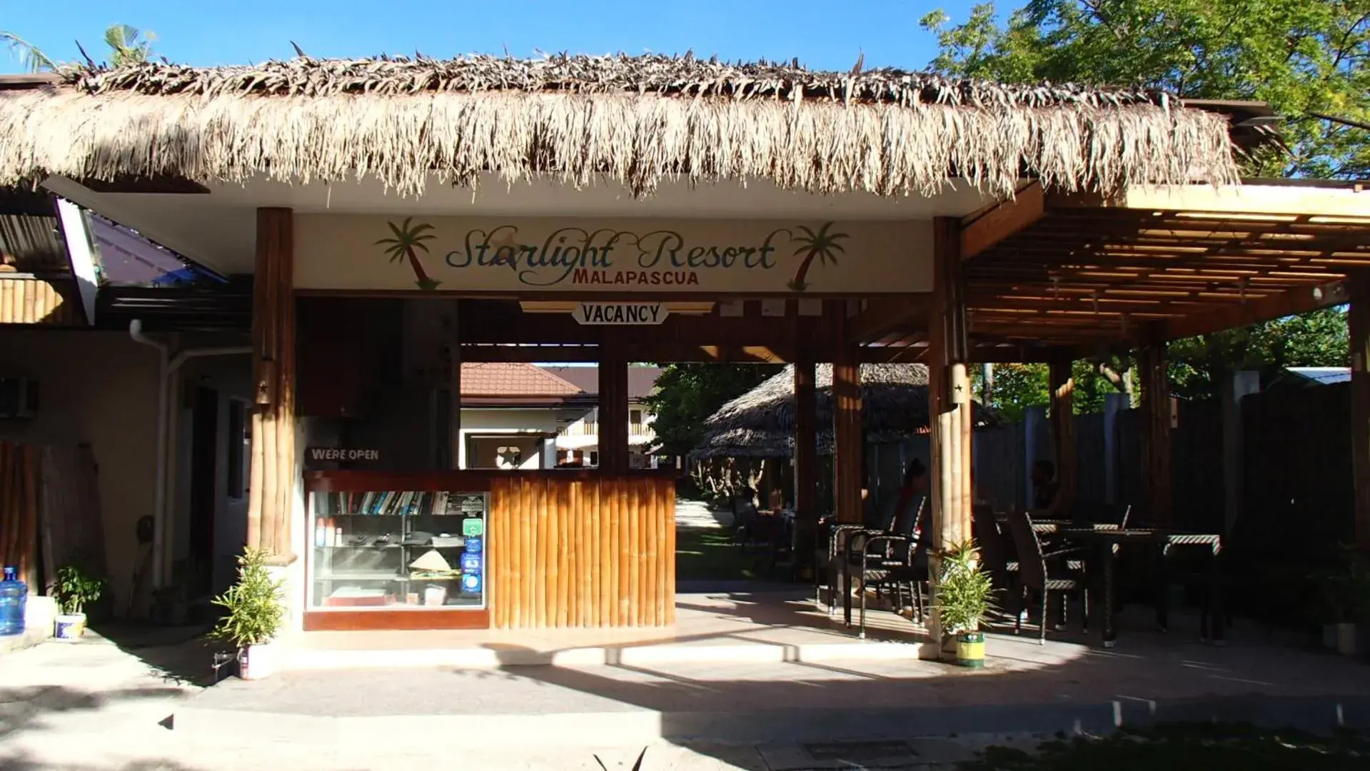 Facade/entrance in Malapascua Starlight Resort Facade/entrance in Malapascua Starlight Resort