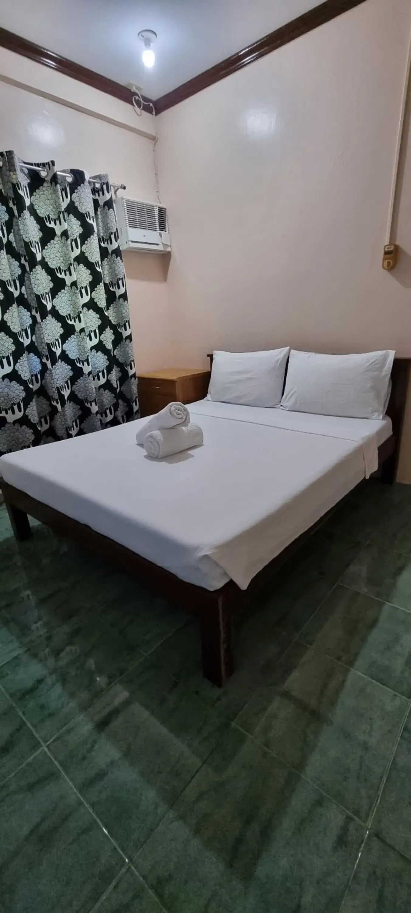 Bed in Malapascua Starlight Resort Bed in Malapascua Starlight Resort