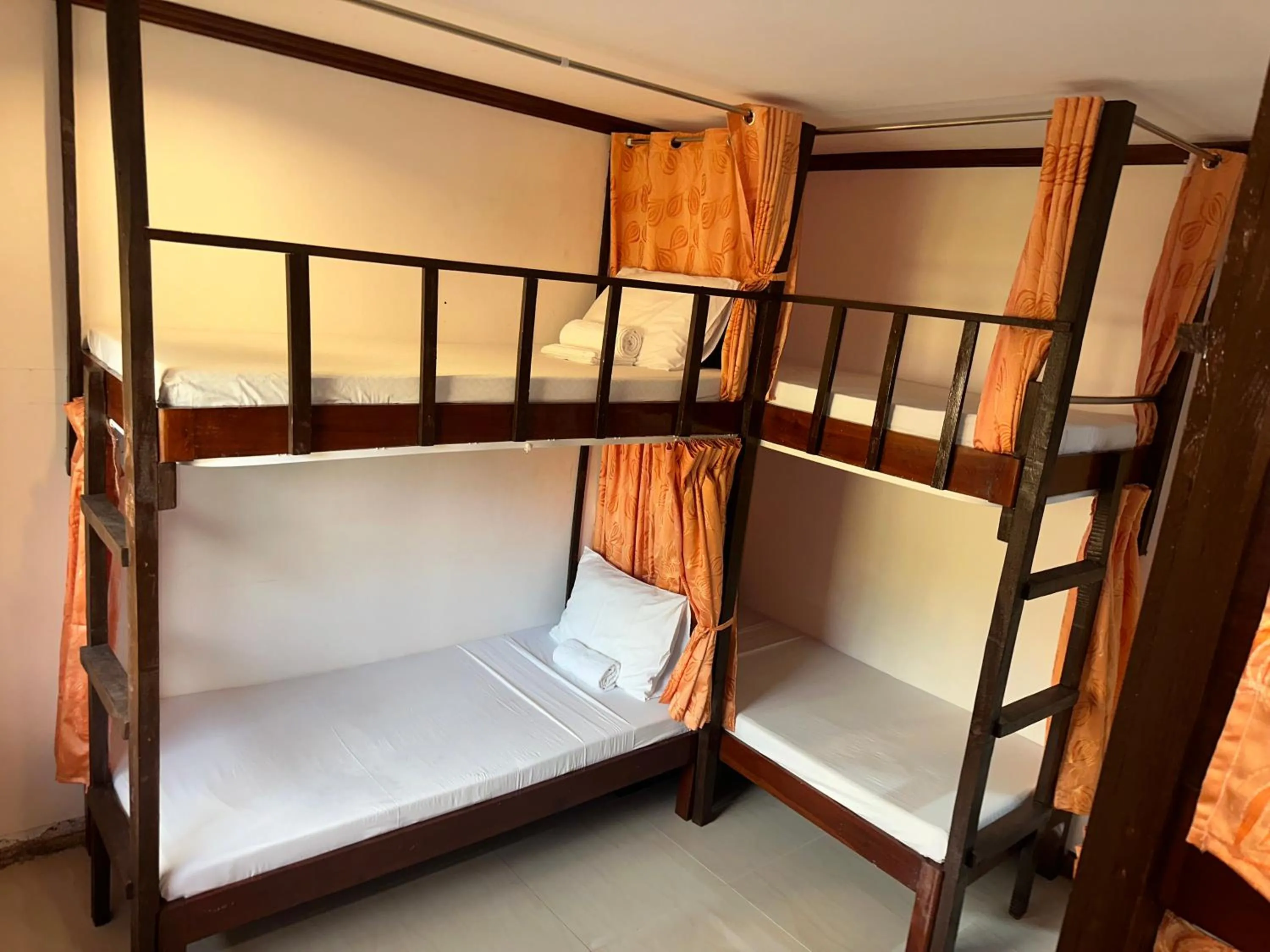 bunk bed, Bed in Malapascua Starlight Resort