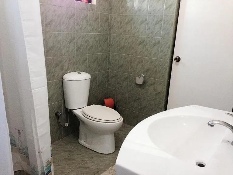 Toilet in Malapascua Starlight Resort