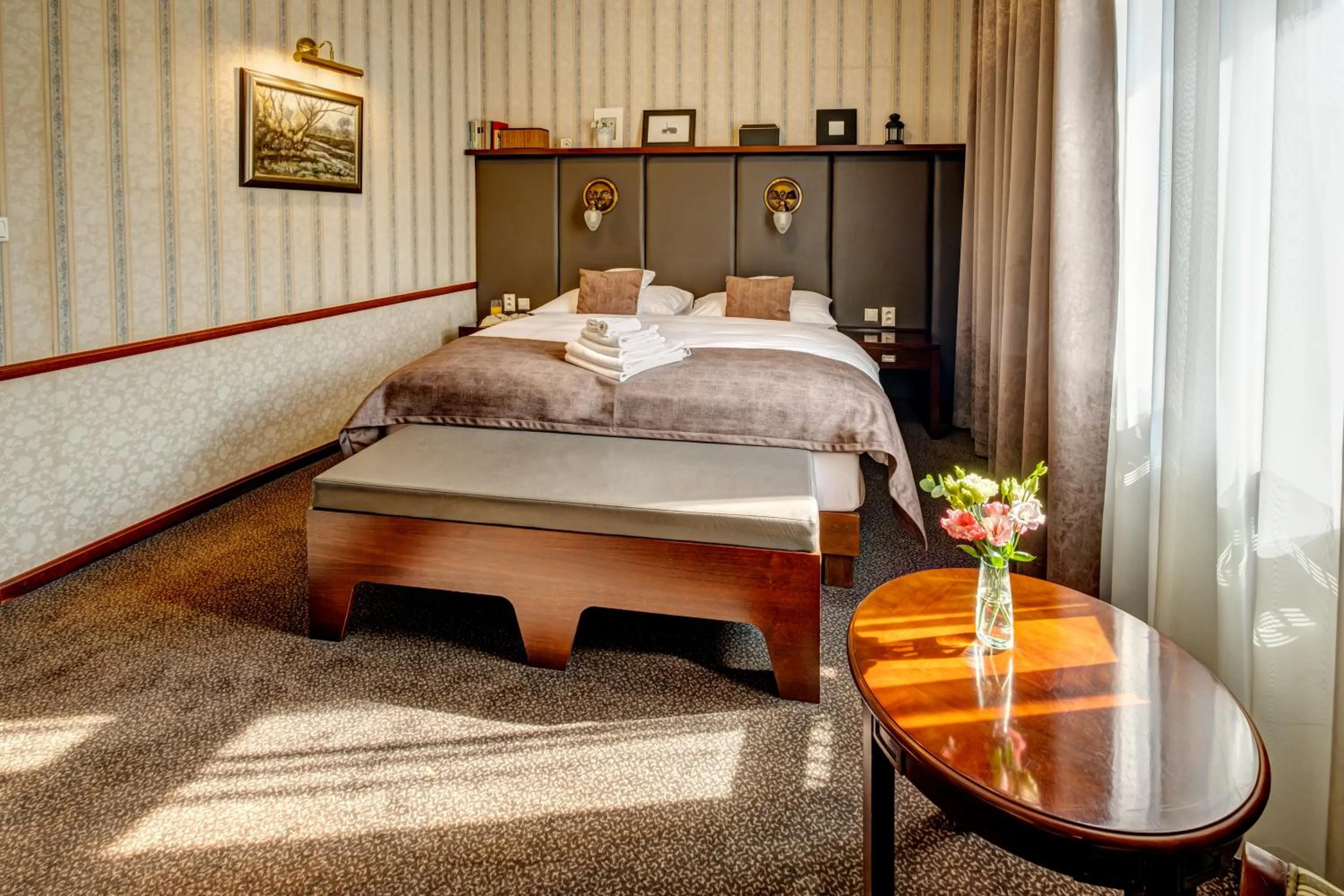 Photo of the whole room, Bed in Hotel Golden Eagle