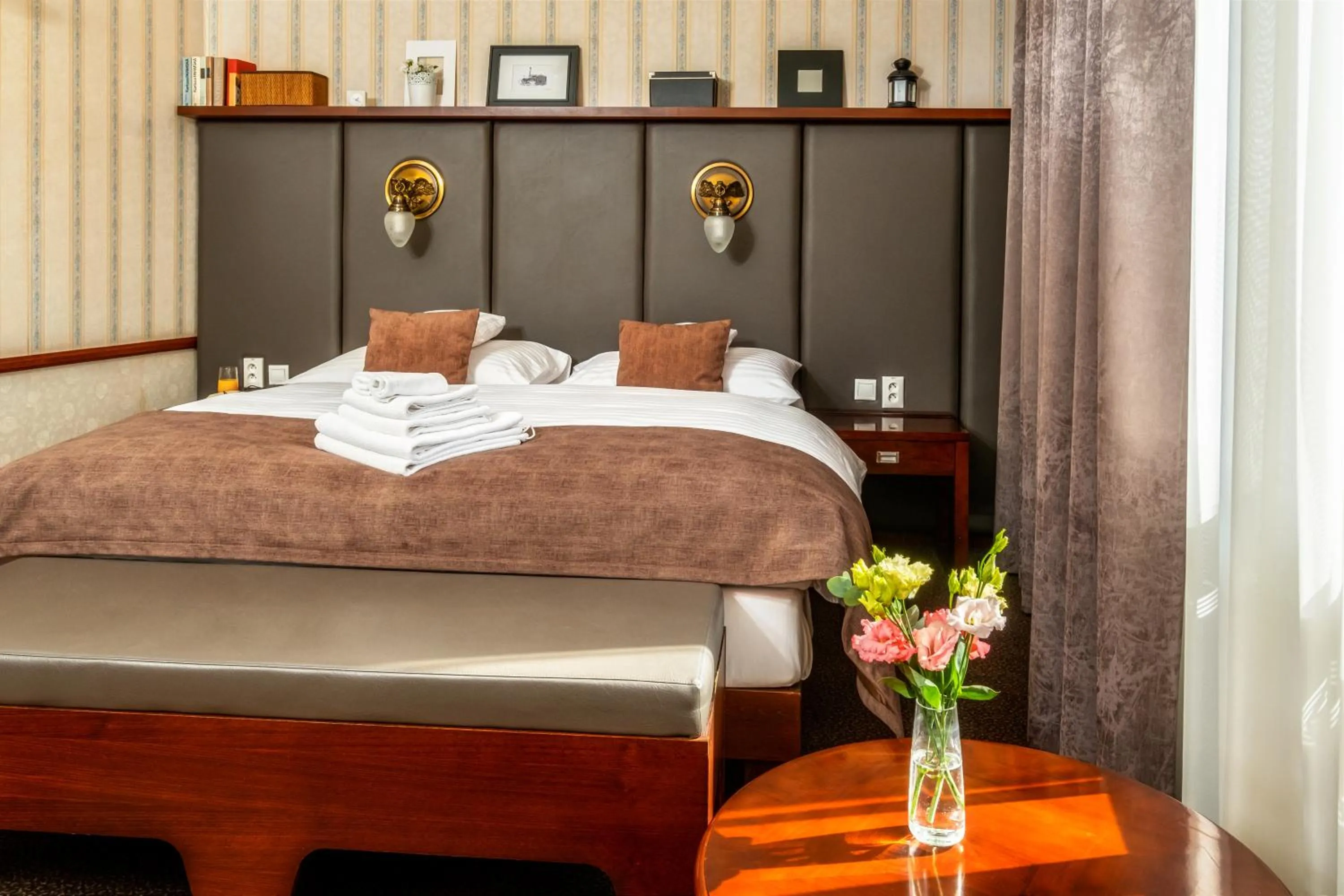 Photo of the whole room, Bed in Hotel Golden Eagle