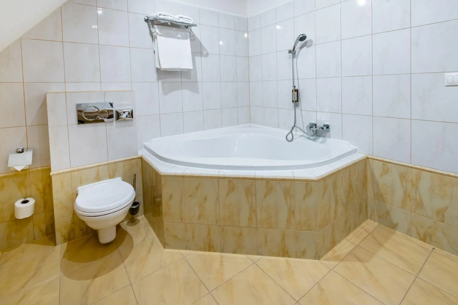 Bathroom in Hotel Golden Eagle