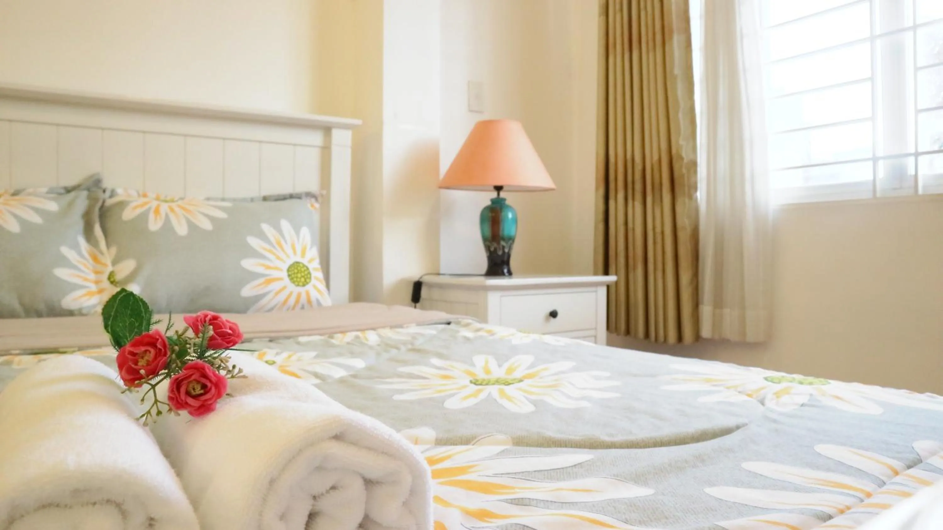 Bed in Smiley Apartment 3