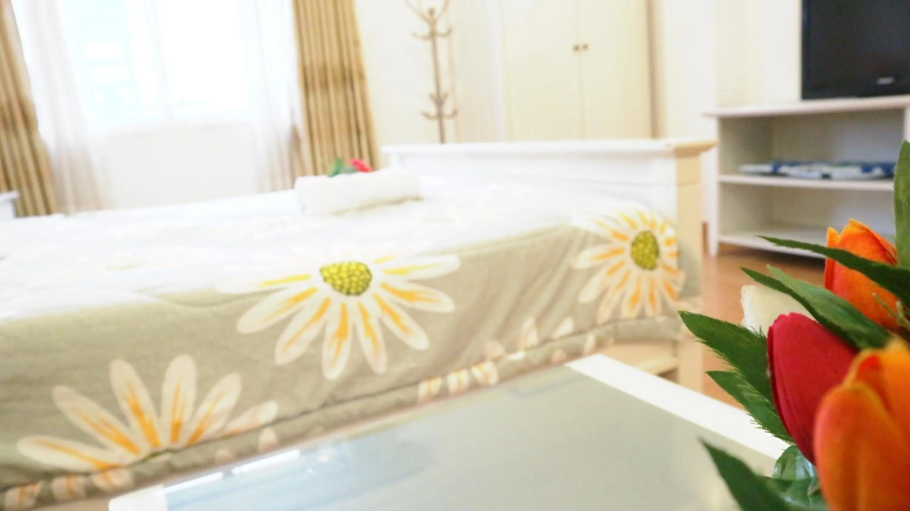 Bed in Smiley Apartment 3