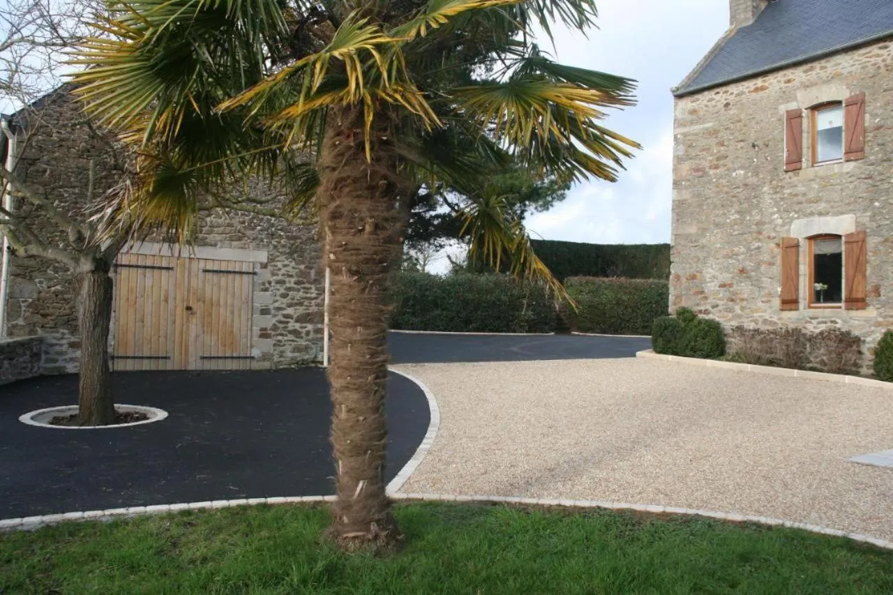 Property building in Gîte de Vacances - Côtes d Armor - Pluduno, Plancoët