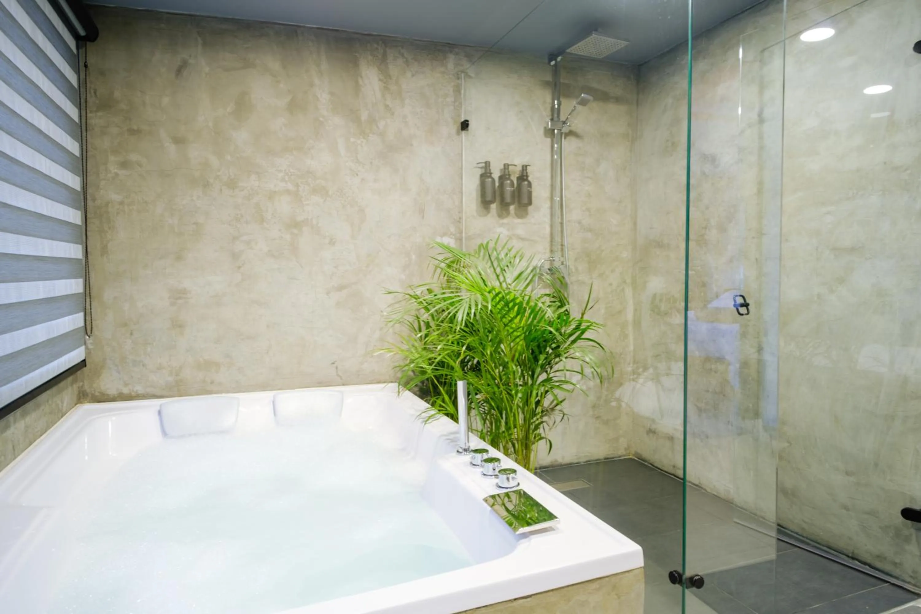 Hot Tub in Hostel Joy Calle 85