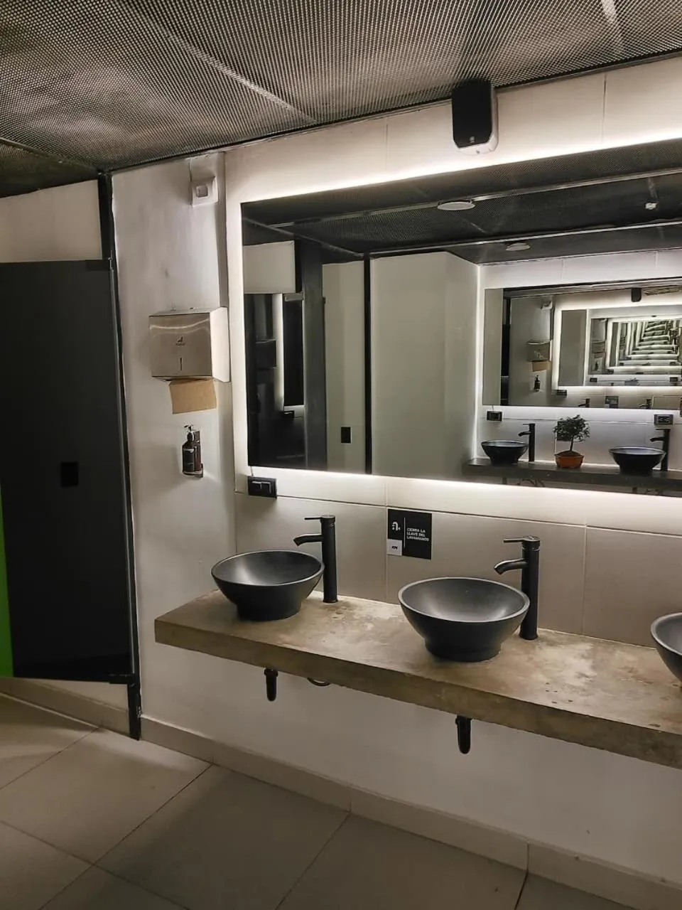 Bathroom in Hostel Joy Calle 85