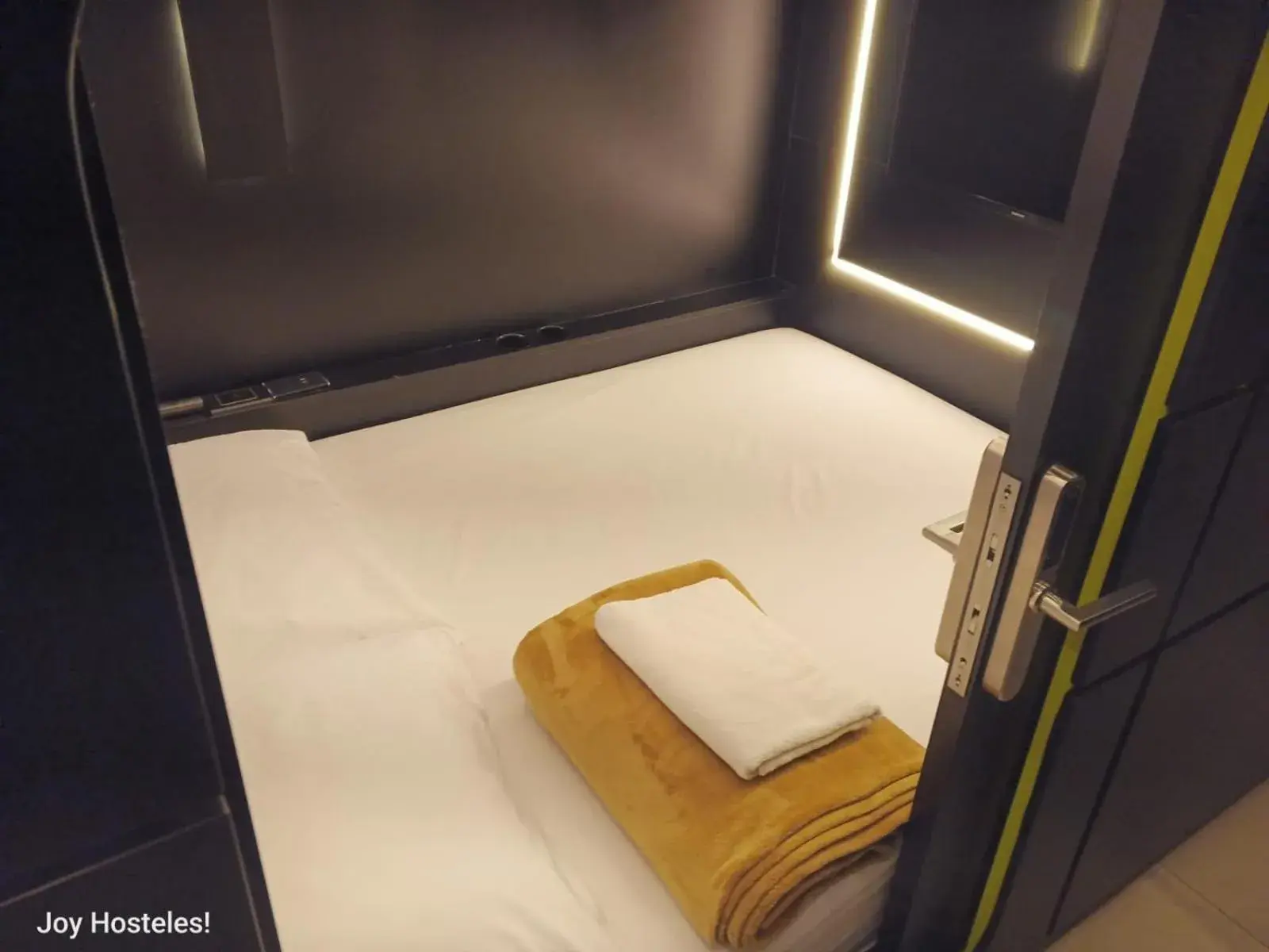 Double Room with Shared Bathroom - single occupancy in Hostel Joy Calle 85 Double Room with Shared Bathroom - single occupancy in Hostel Joy Calle 85