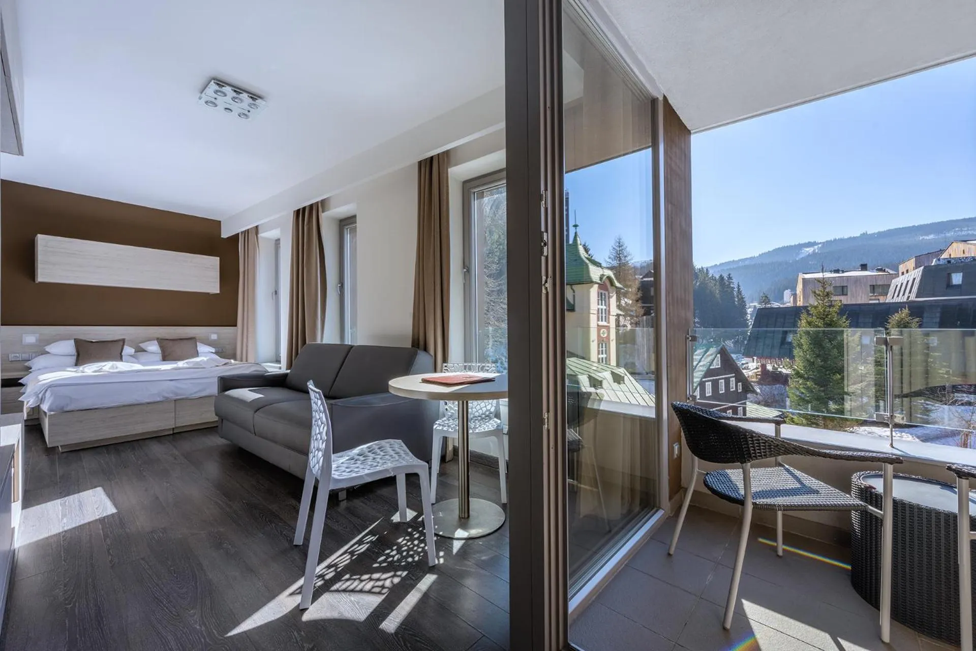 Living room, Bed in HOTEL PECR WELL