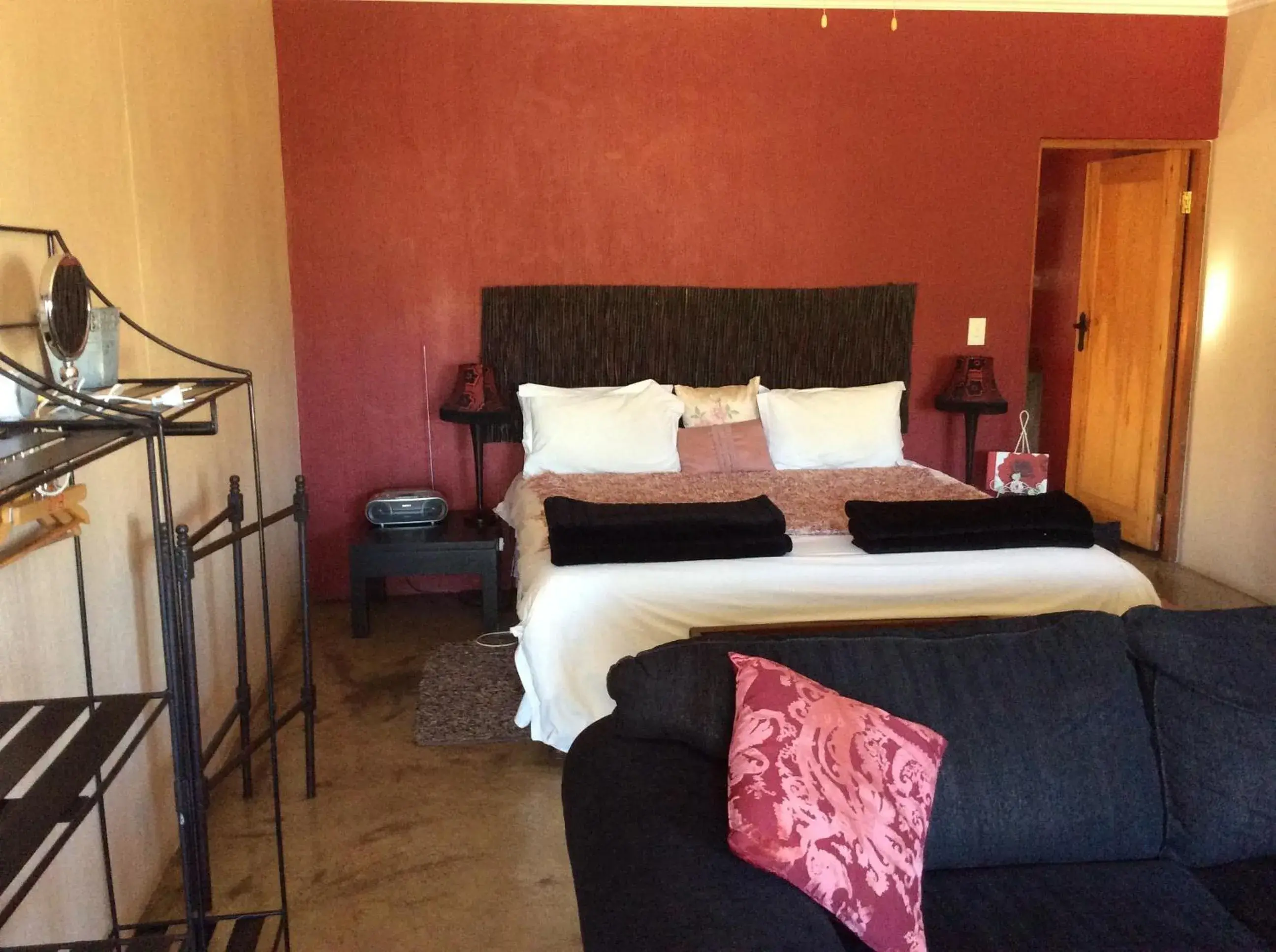 Deluxe King or Twin Suite with Mountain view in 278 on Main Deluxe King or Twin Suite with Mountain view in 278 on Main