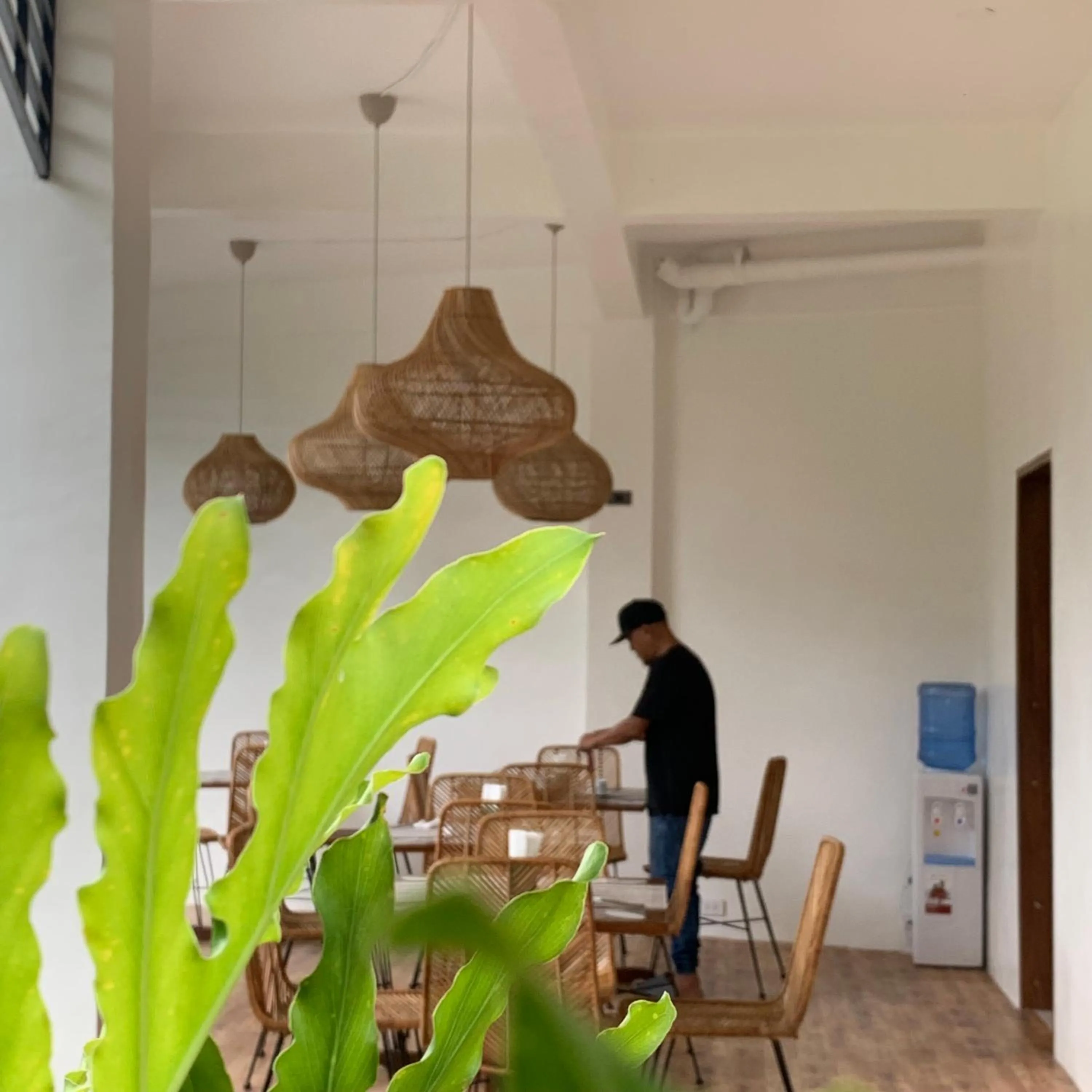 Restaurant/places to eat in Bahandi Hotel