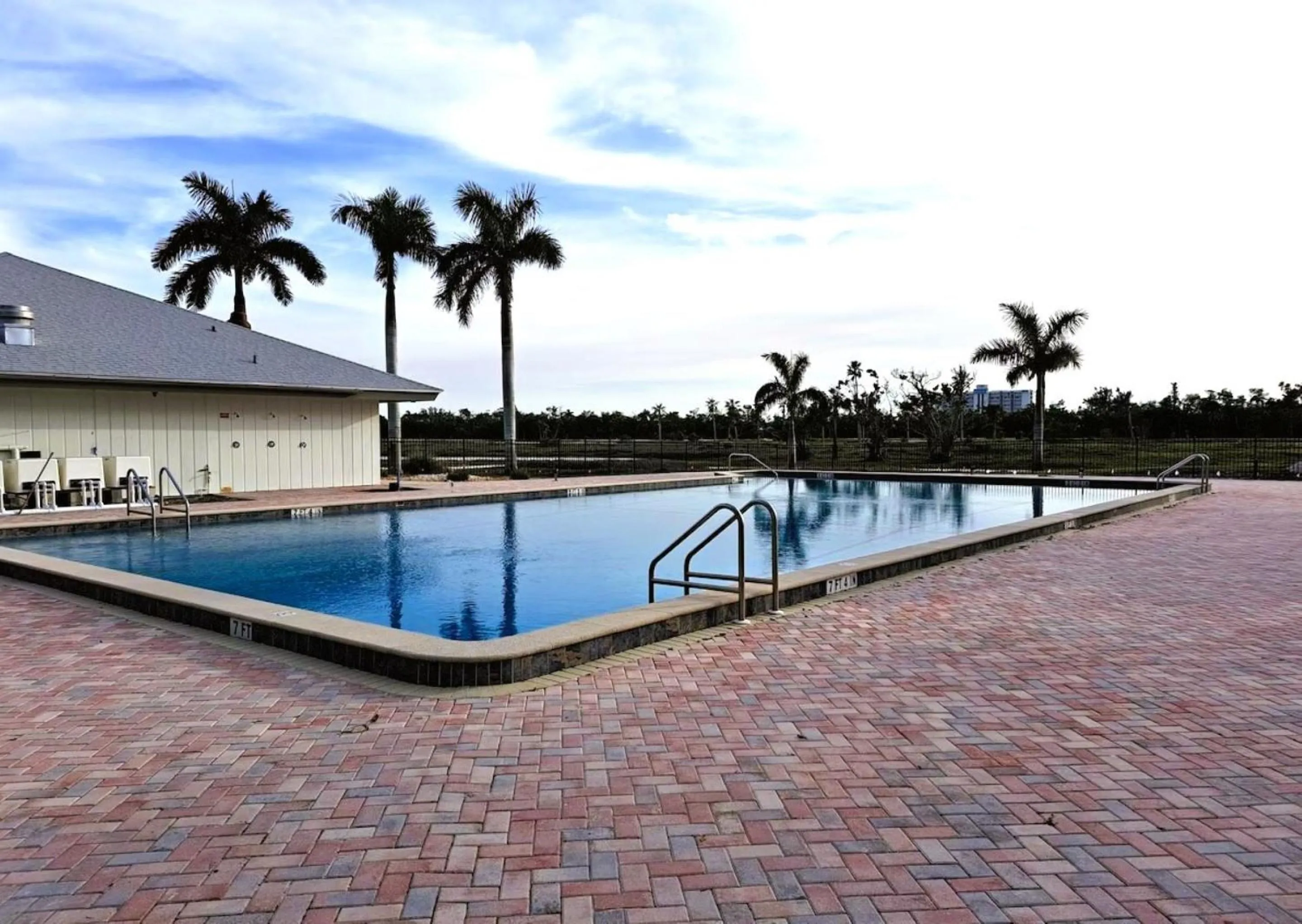Palms of Bay Beach 4F