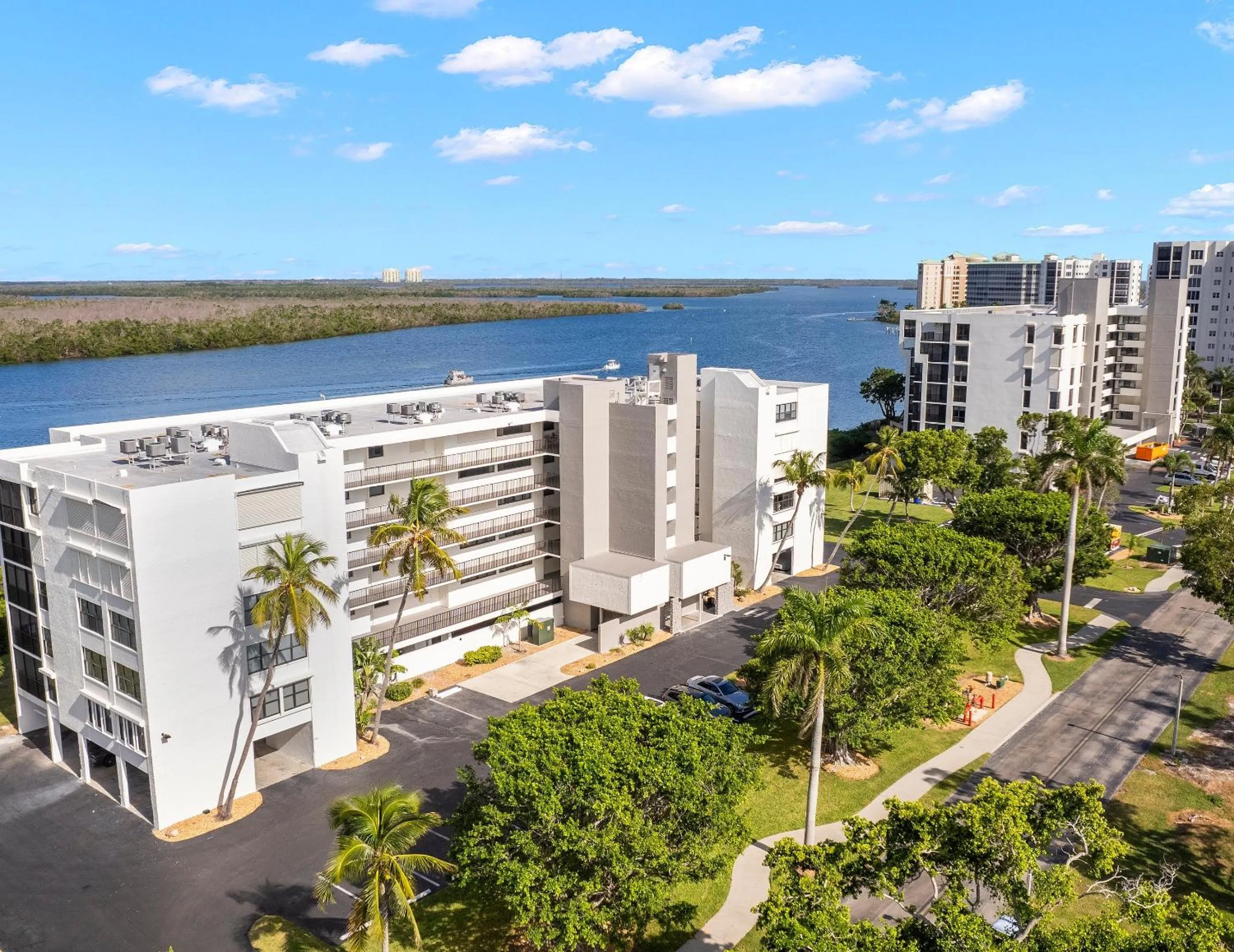 Property building in Palms of Bay Beach 4F