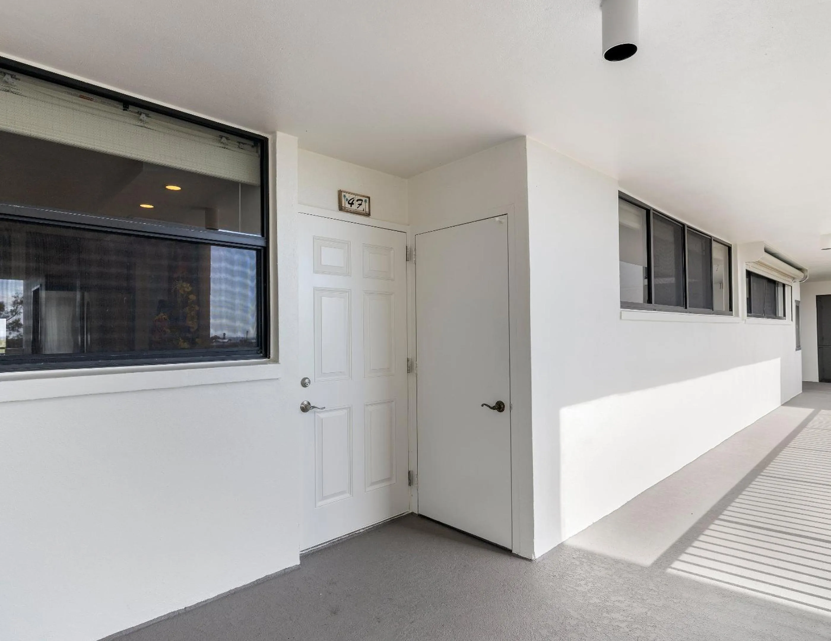 Property building in Palms of Bay Beach 4F