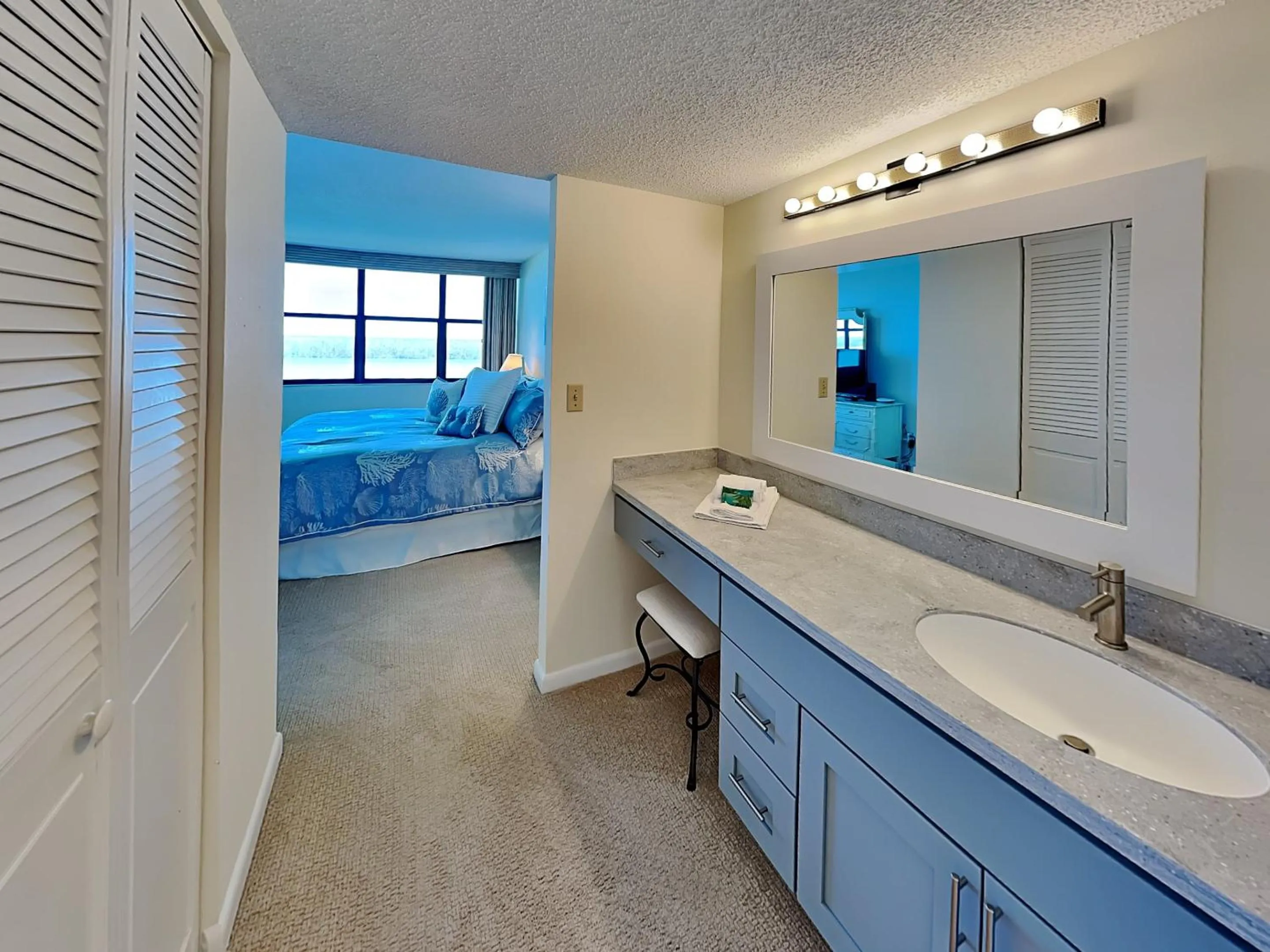 Palms of Bay Beach 4F