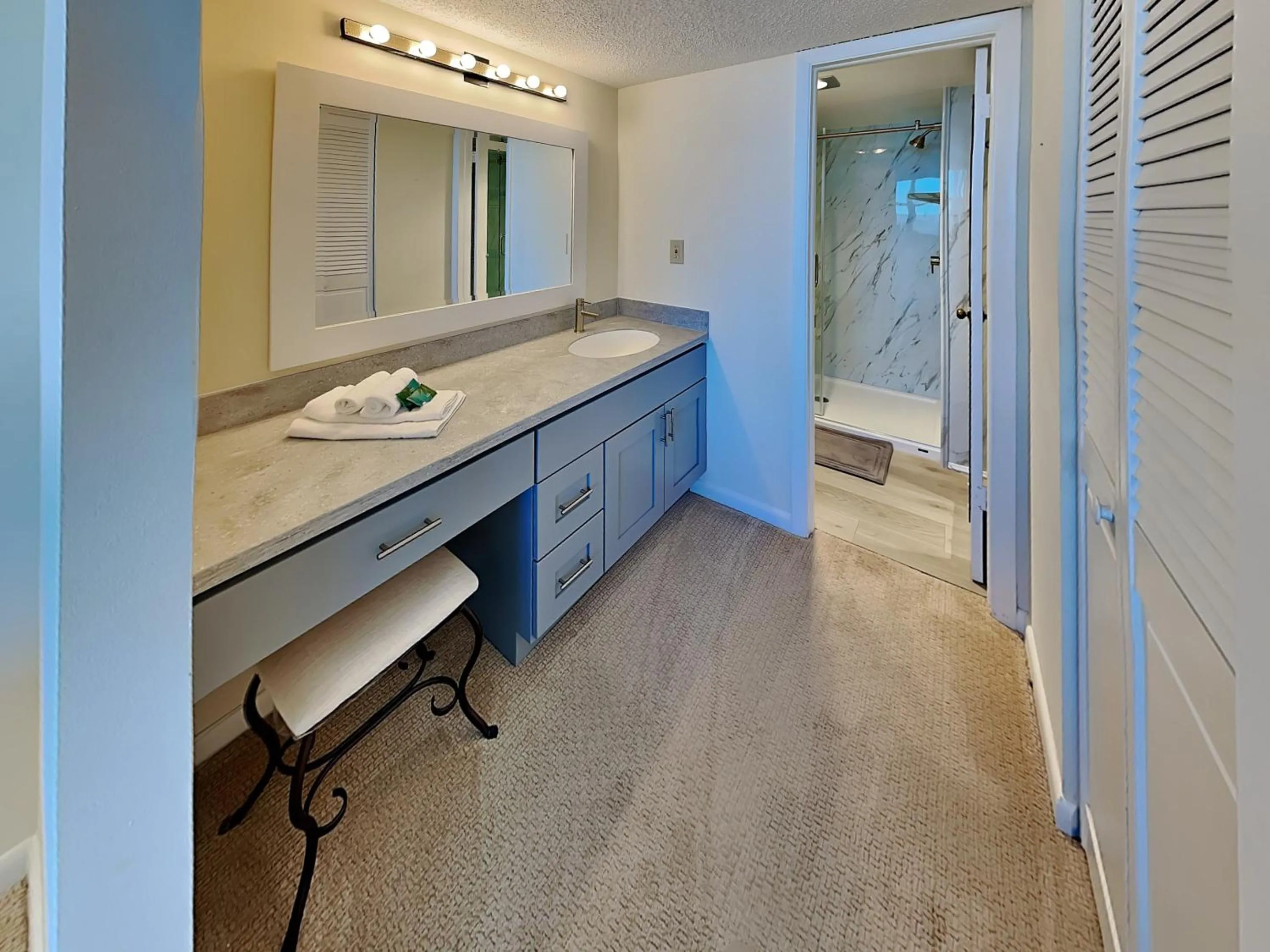 Palms of Bay Beach 4F
