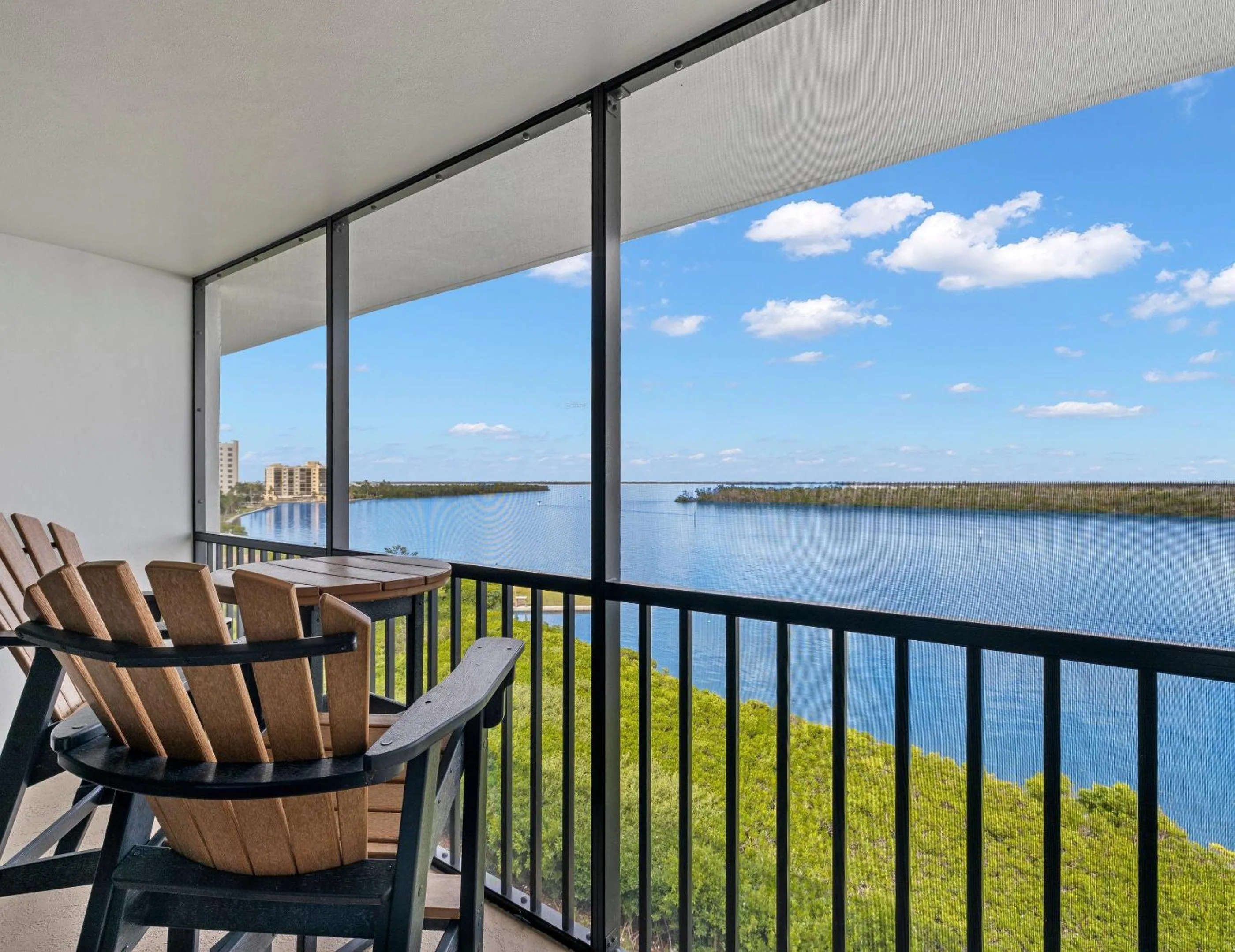 Property building in Palms of Bay Beach 4F