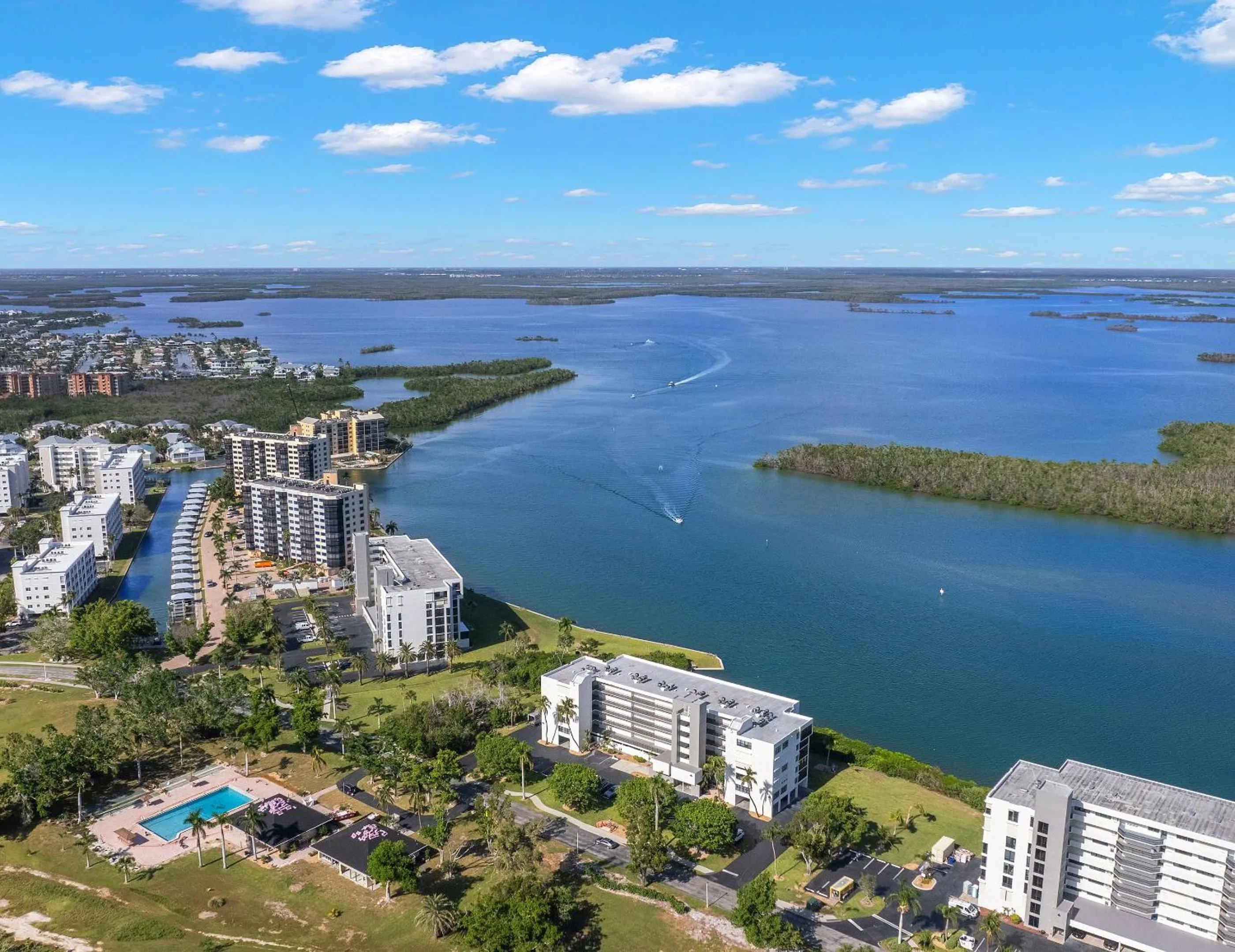 Property building in Palms of Bay Beach 4F