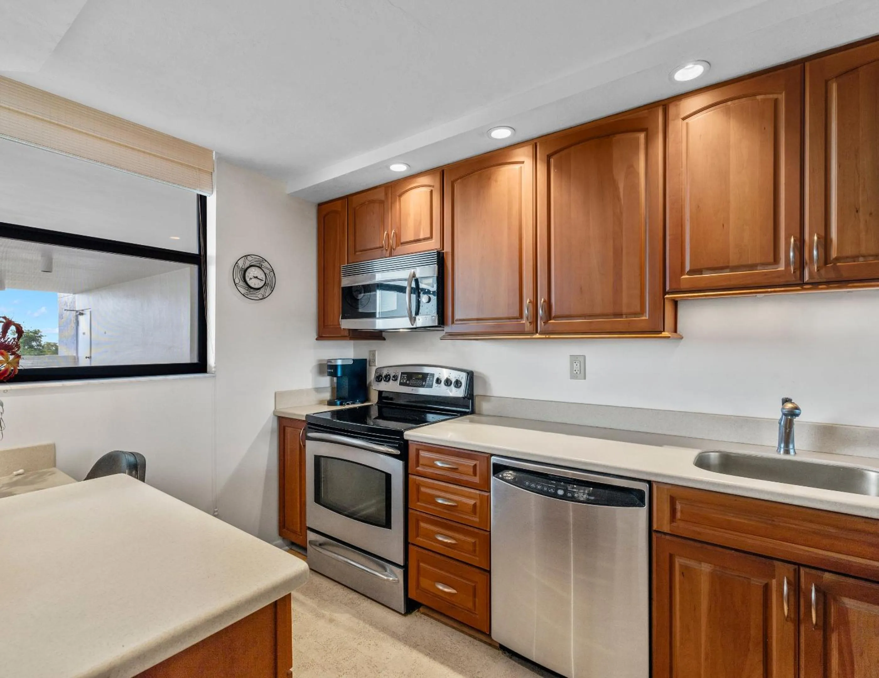 Property building in Palms of Bay Beach 4F