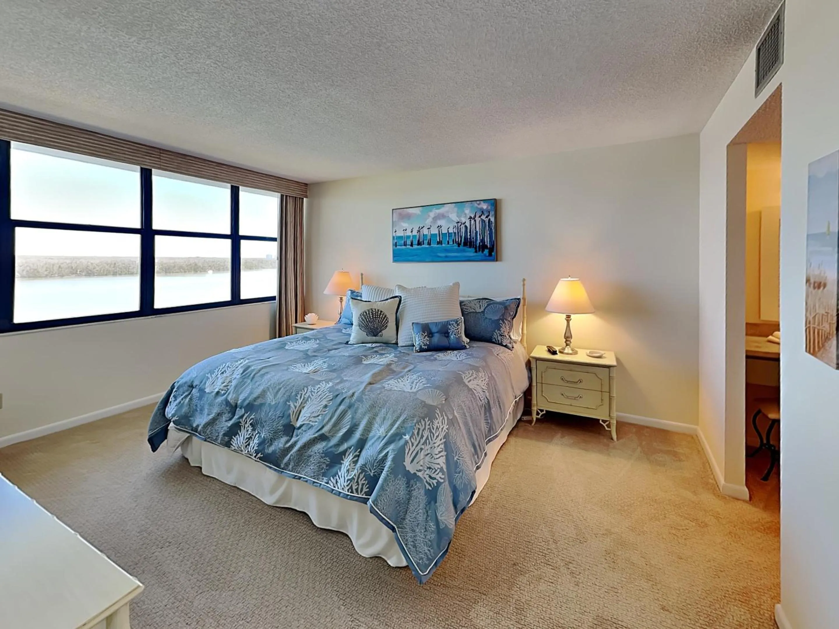 Bed in Palms of Bay Beach 4F