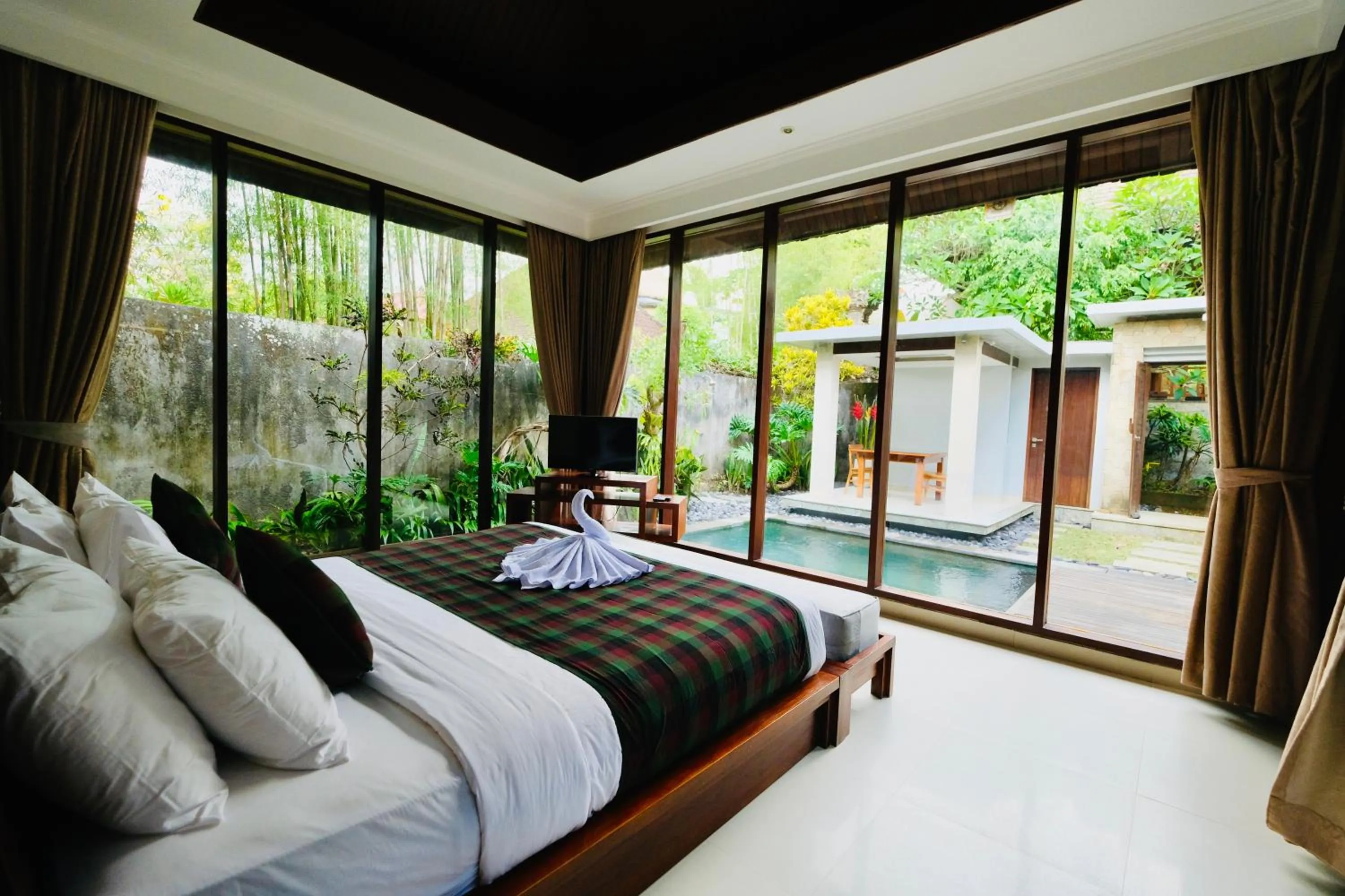 Pool view, Bed in Wana Karsa The Villas Ubud