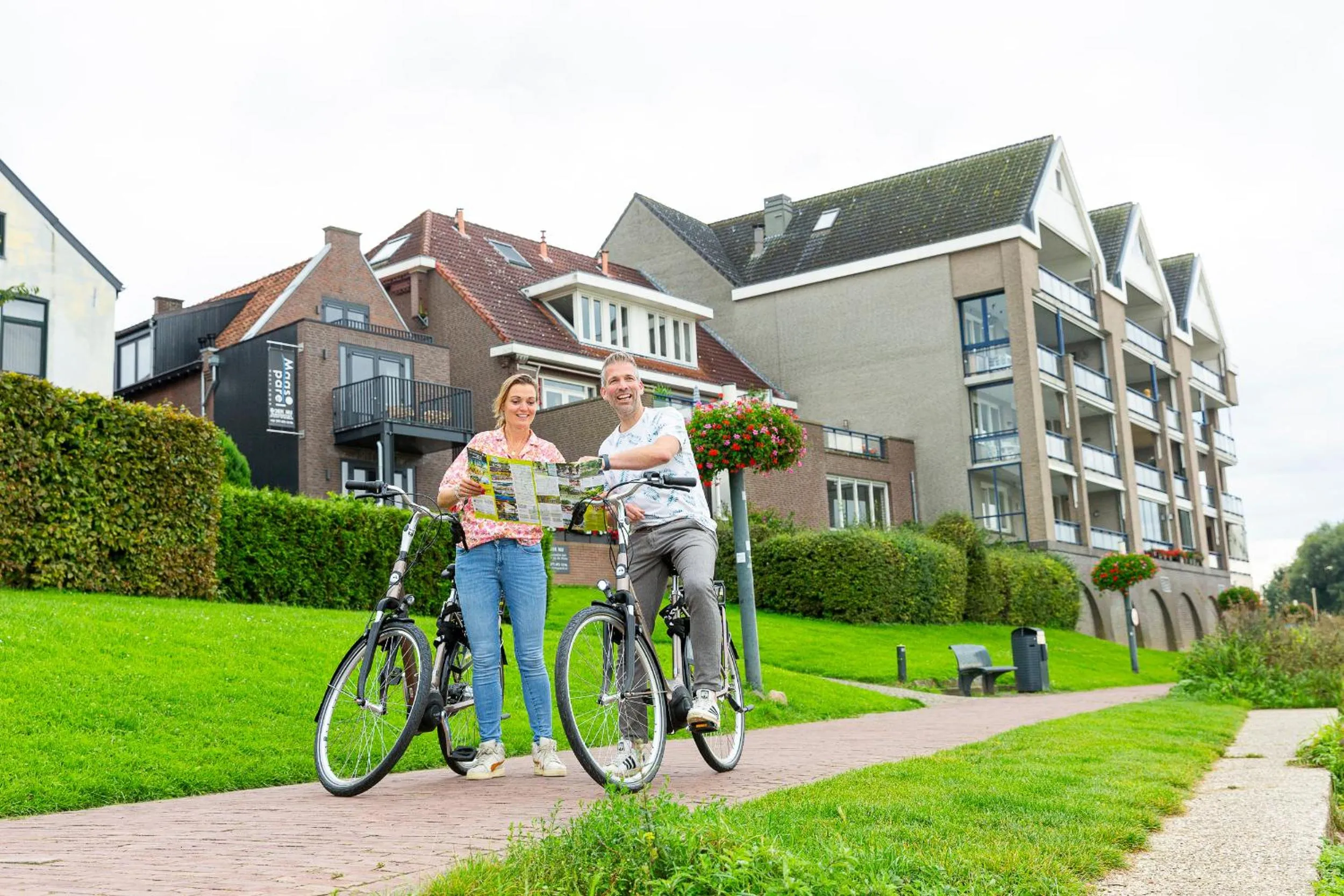 Cycling in Hotel De Maasparel Arcen