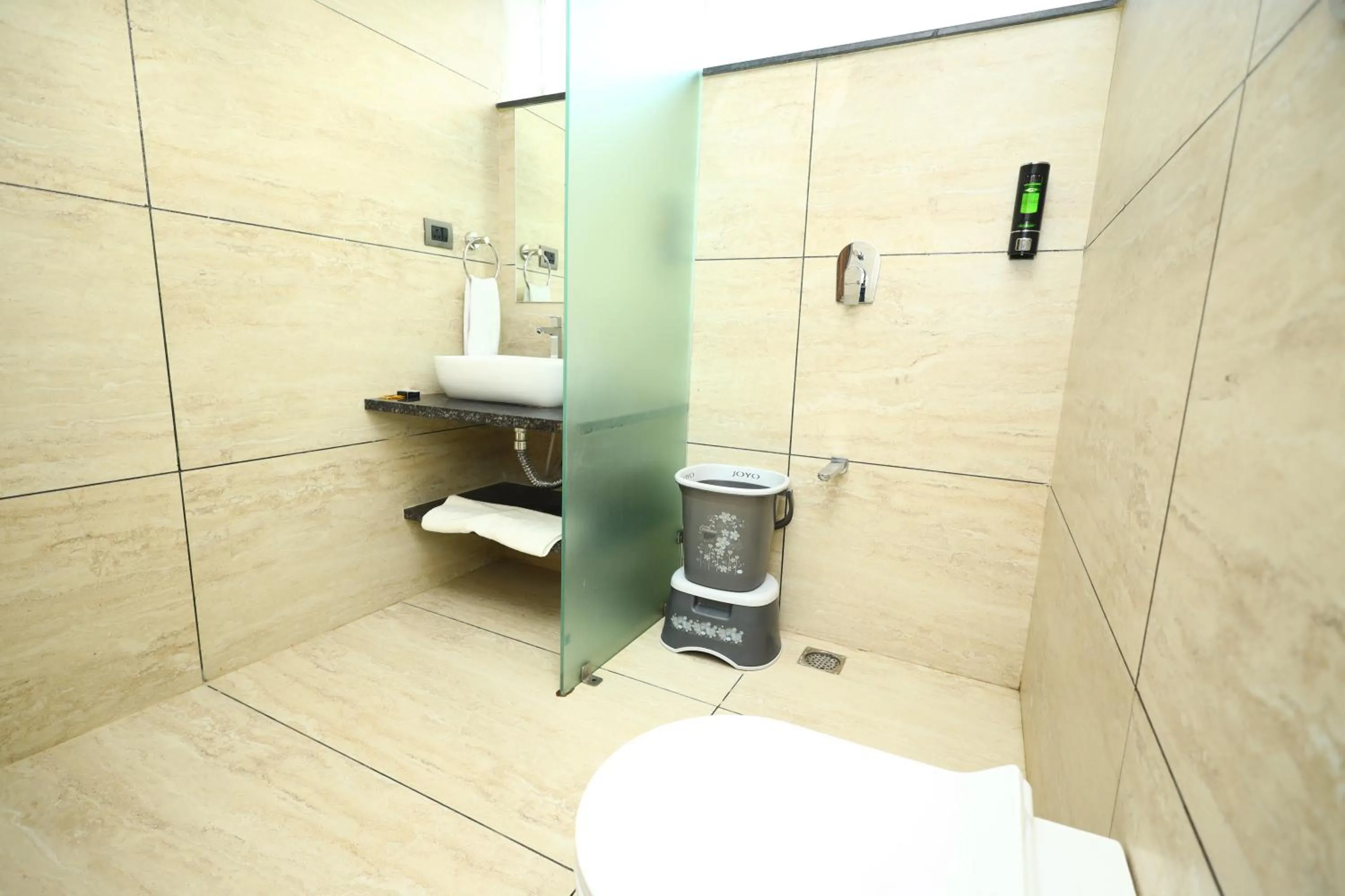 Shower in The Imperial By Vinayak Hotels