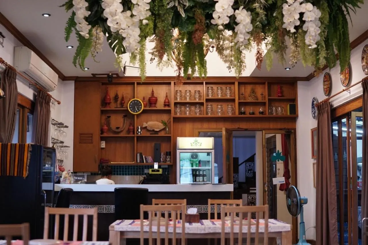 Restaurant/places to eat in Baan Huenphen Boutique Hotel