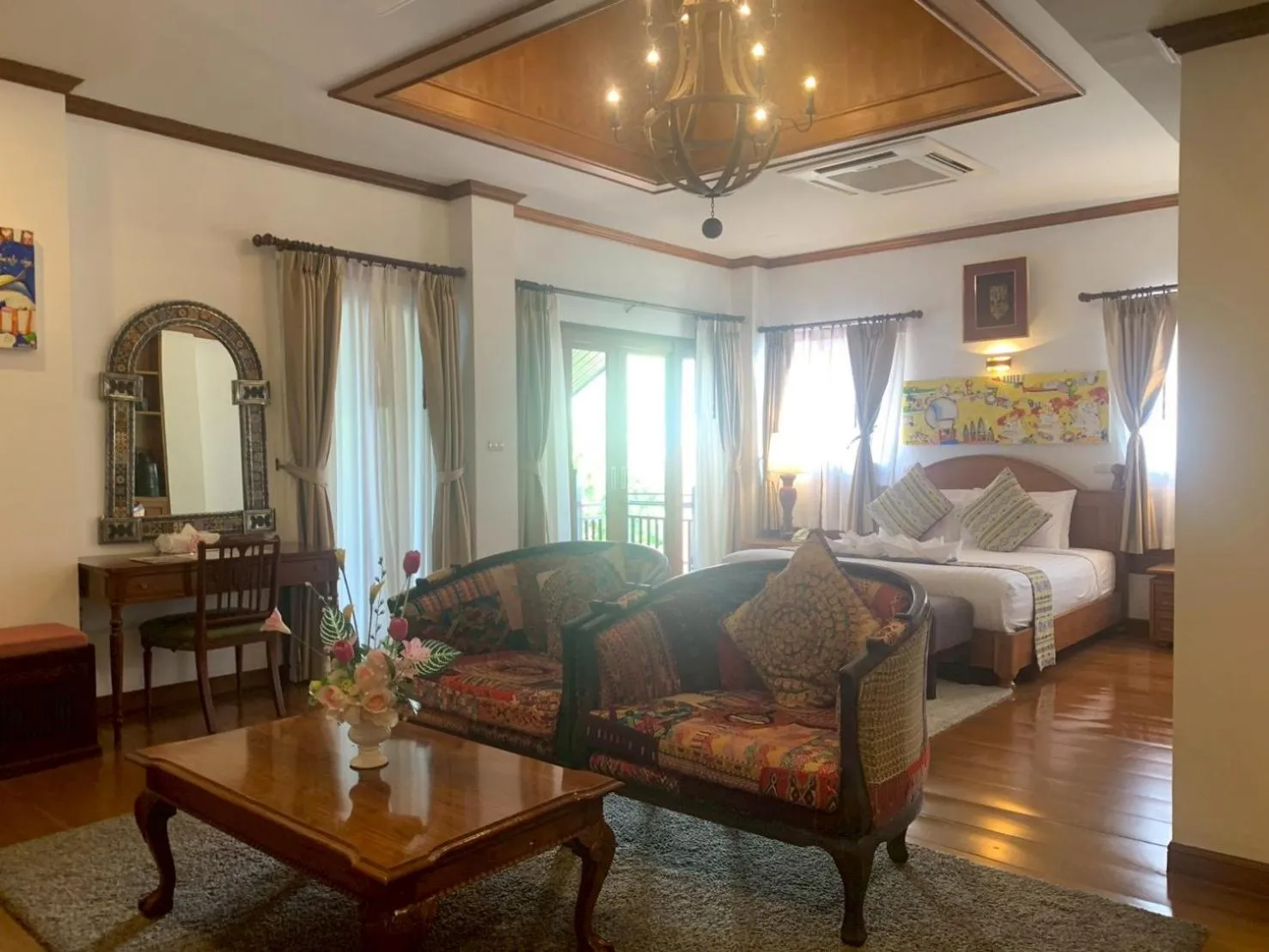 Photo of the whole room, Bed in Baan Huenphen Boutique Hotel