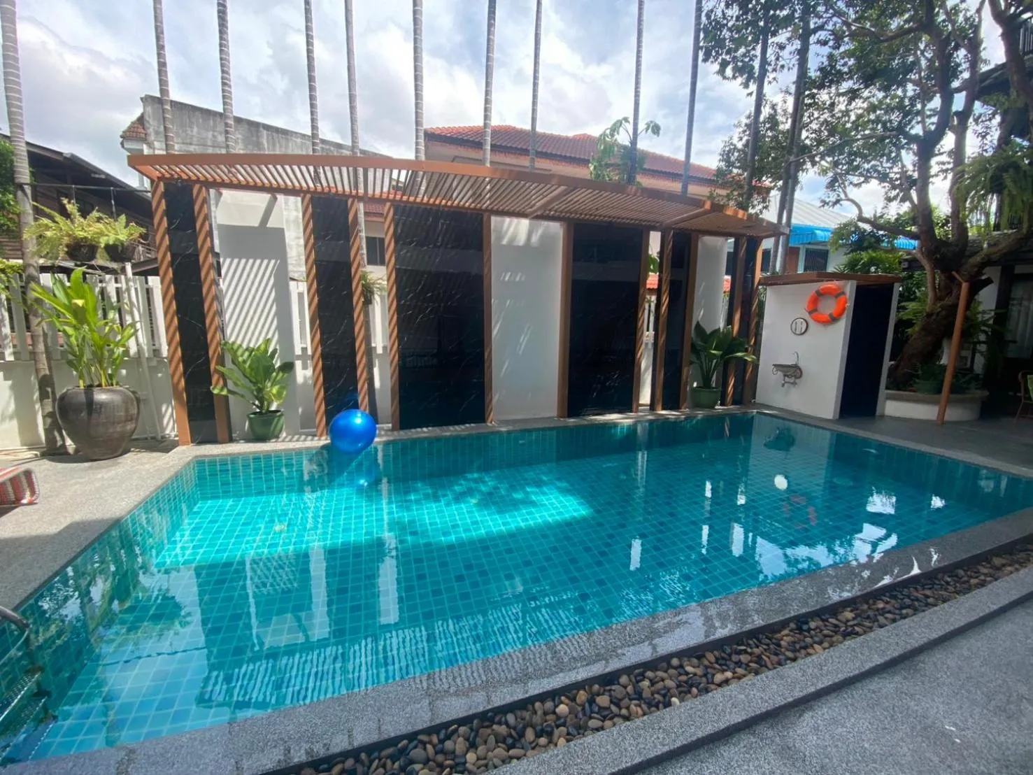 Swimming pool in Baan Huenphen Boutique Hotel
