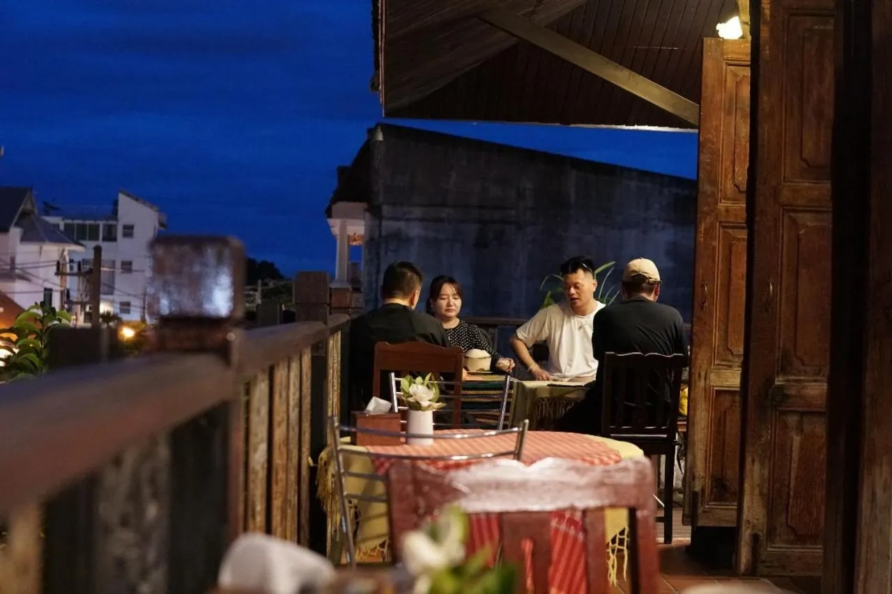 Restaurant/places to eat in Baan Huenphen Boutique Hotel