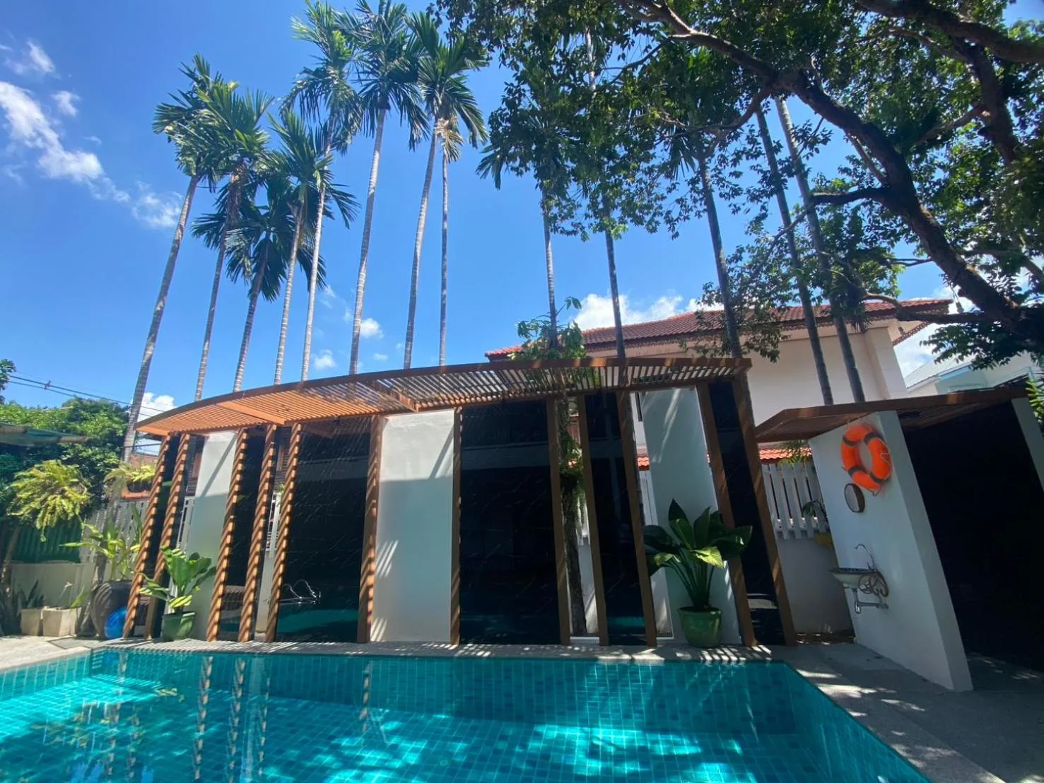 Swimming pool in Baan Huenphen Boutique Hotel