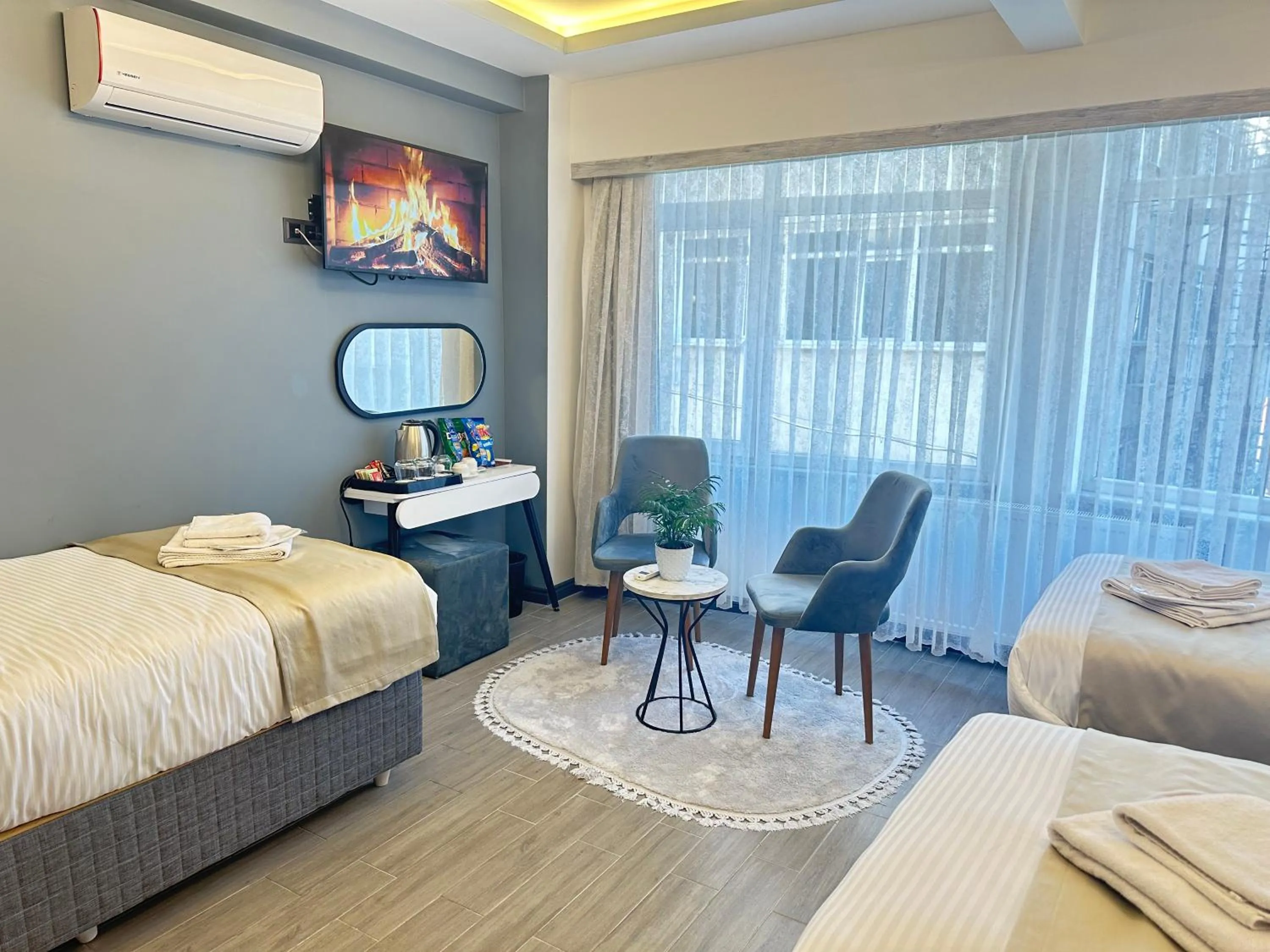 Living room, Bed in Blue Moonrise Hotel