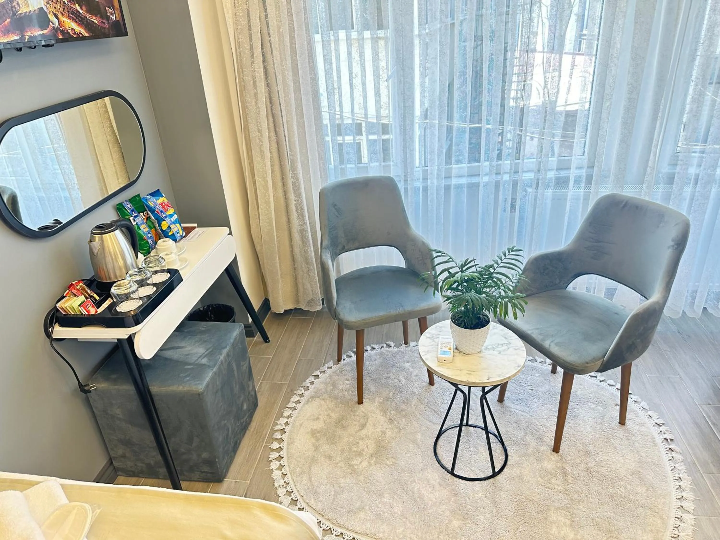 Living room in Blue Moonrise Hotel