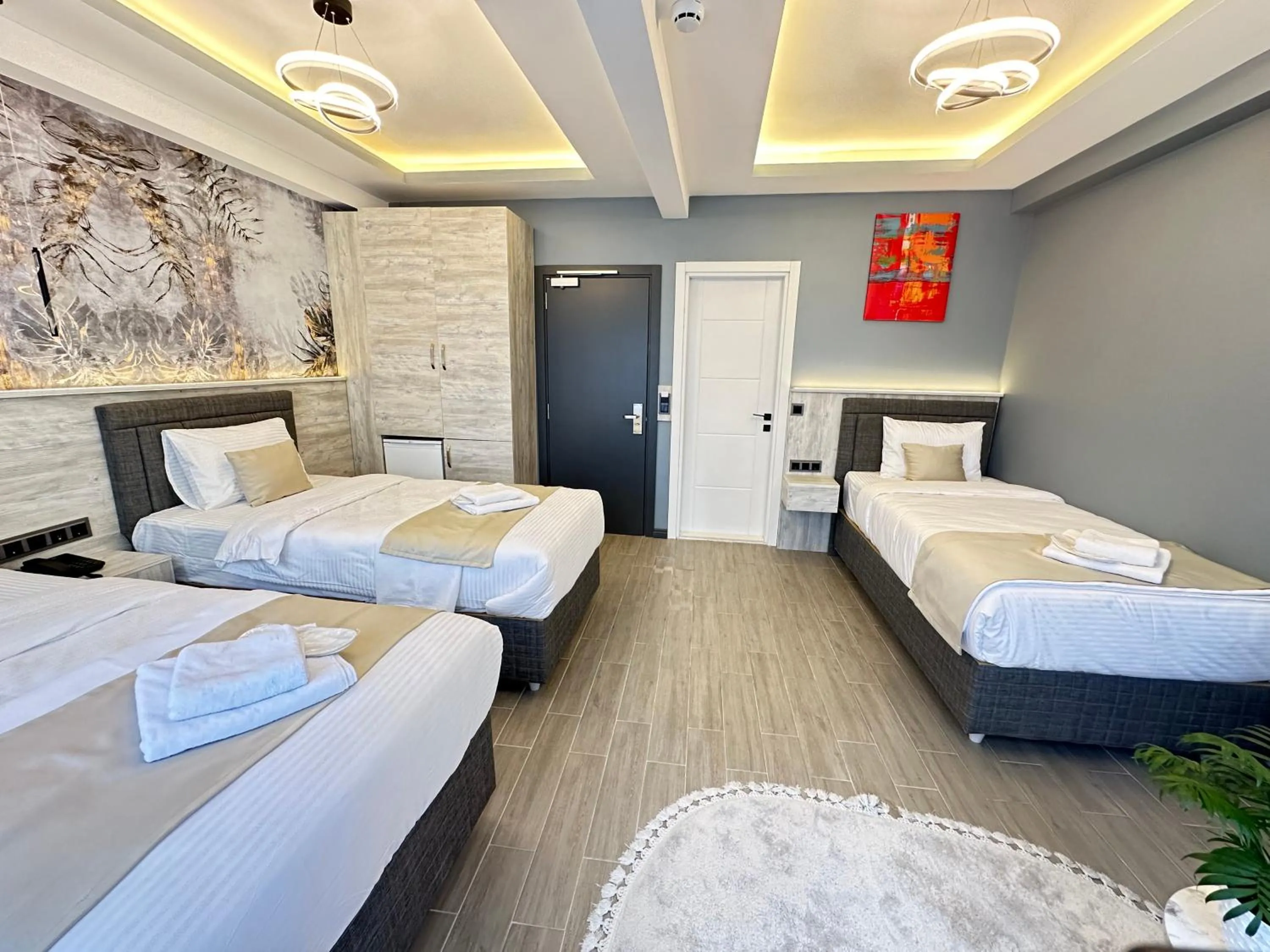 Bathroom, Bed in Blue Moonrise Hotel