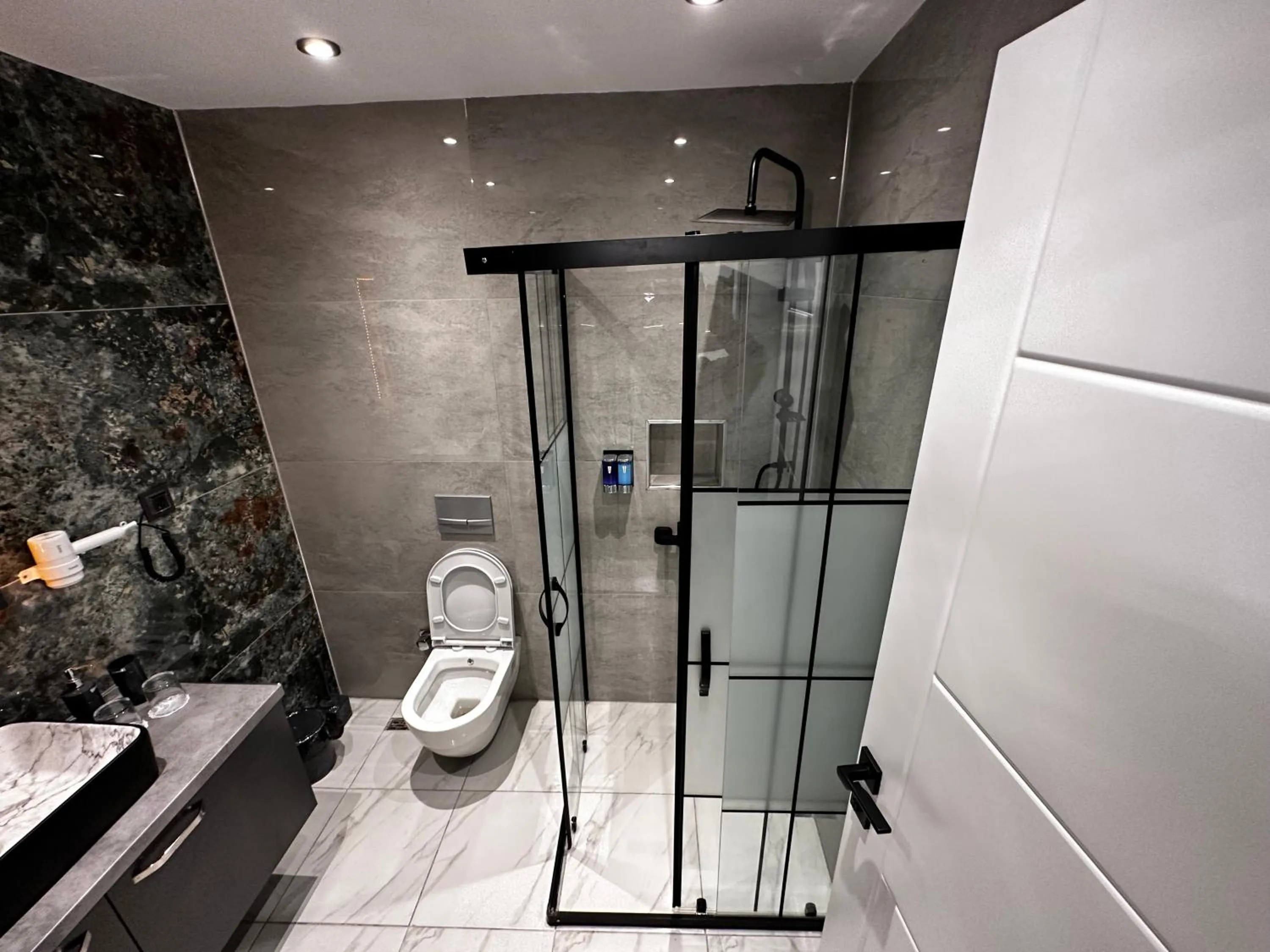 Bathroom in Blue Moonrise Hotel