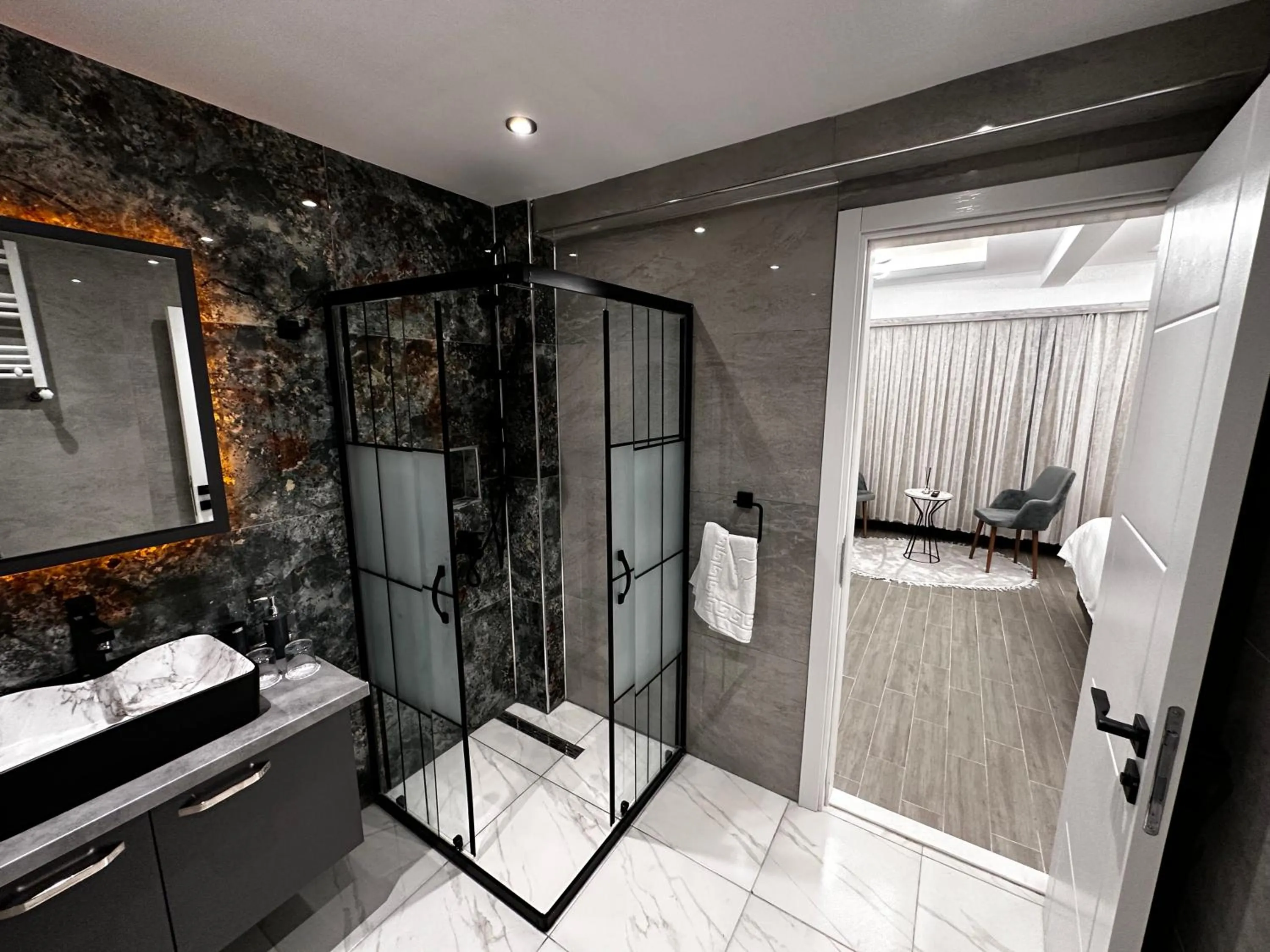 Shower in Blue Moonrise Hotel